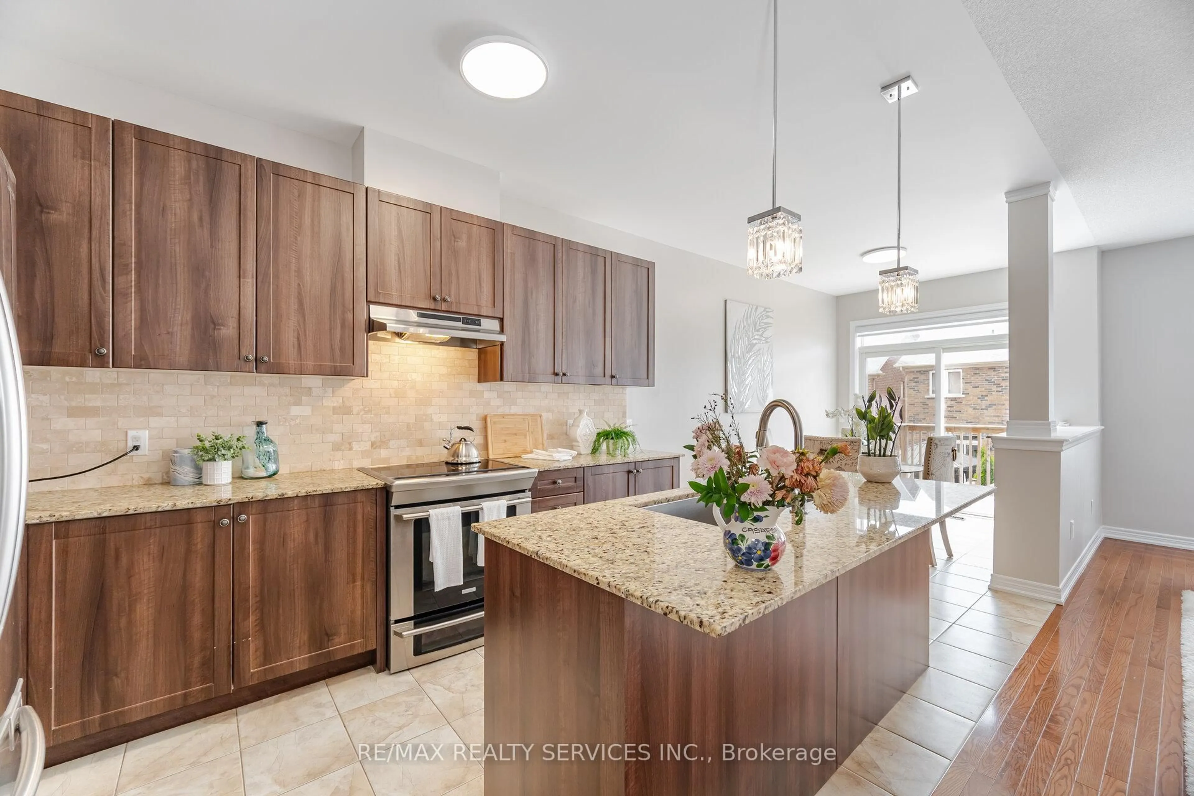Open concept kitchen, ceramic/tile floor for 16 Zephyr Rd, Caledon Ontario L7C 3V9
