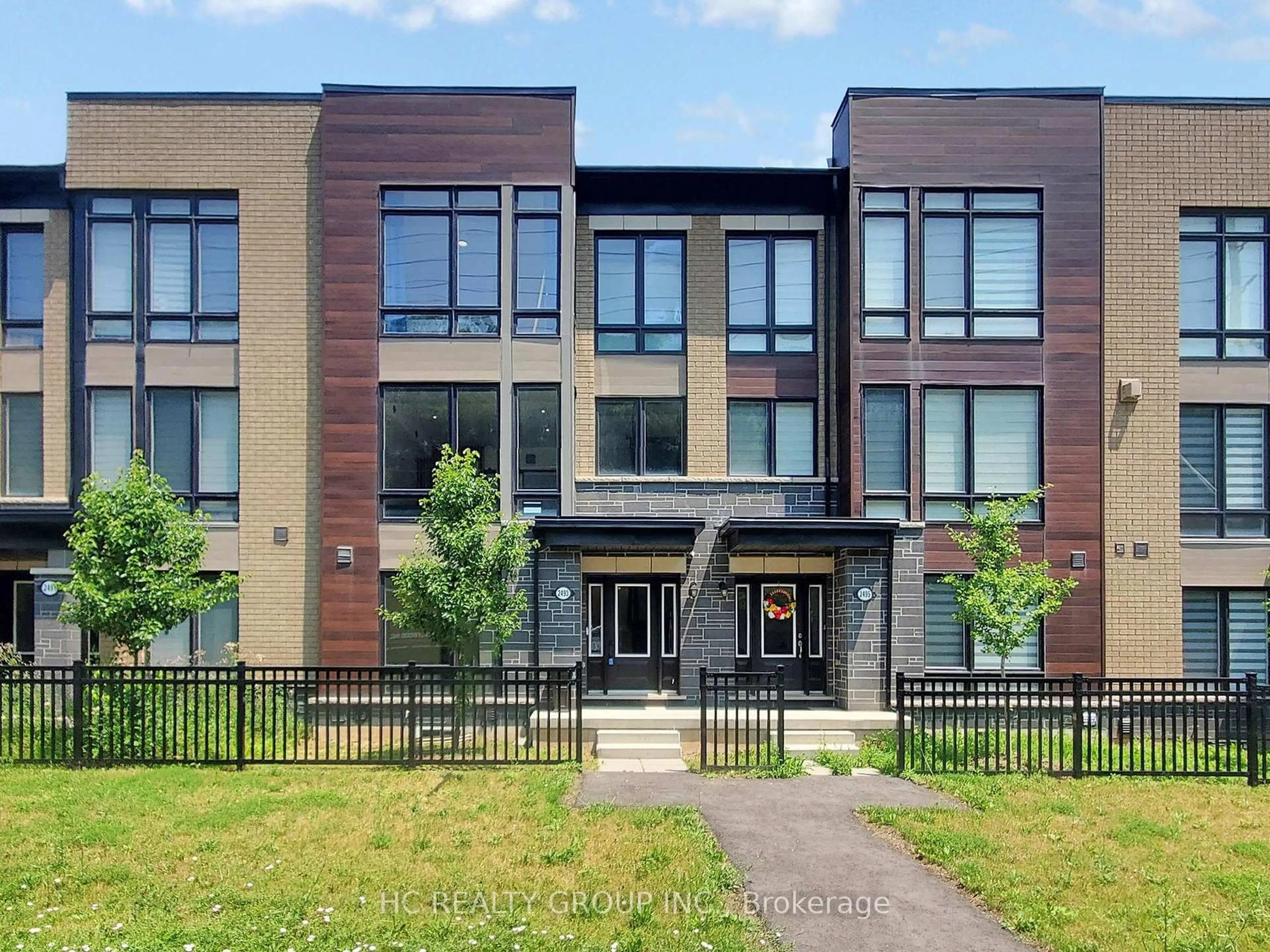 Home with brick exterior material, building for 2493 Badger Cres, Oakville Ontario L6M 5M1
