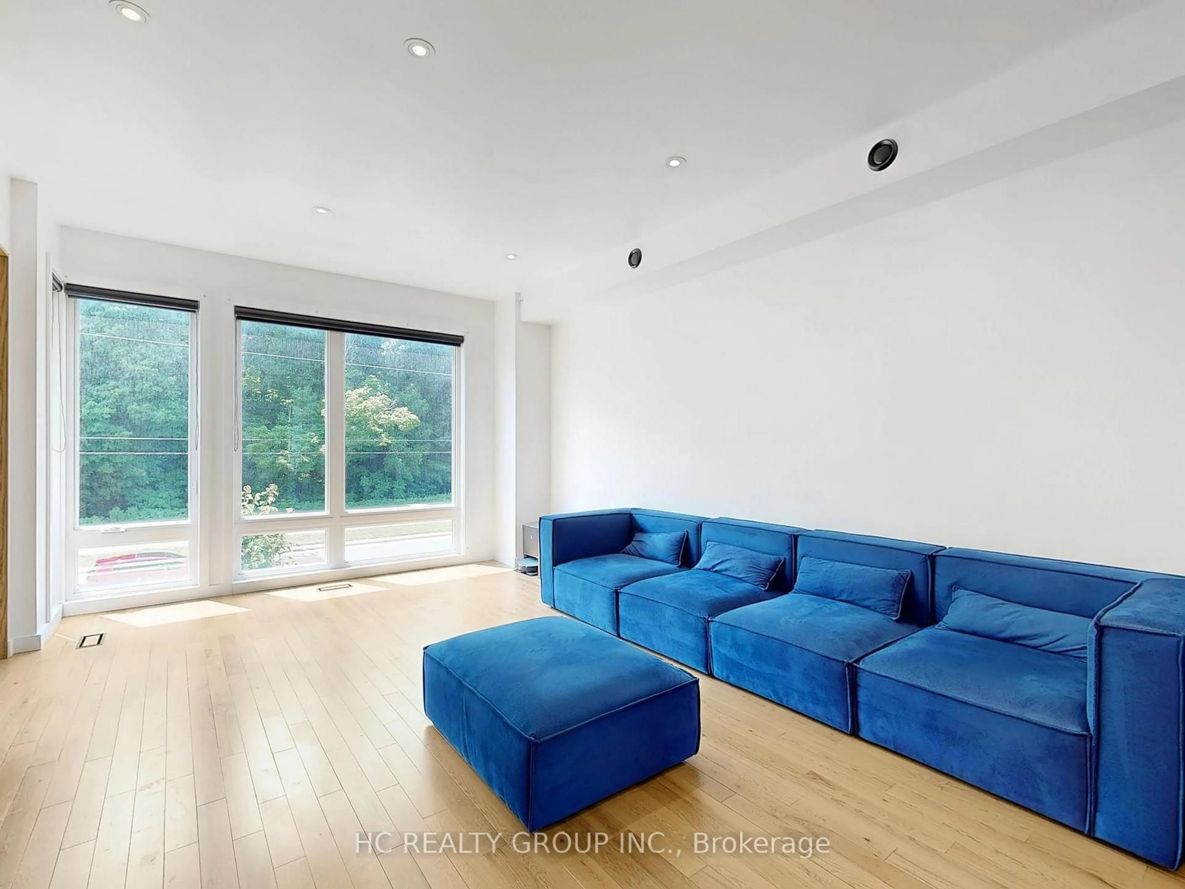 Living room with furniture, wood/laminate floor for 2493 Badger Cres, Oakville Ontario L6M 5M1