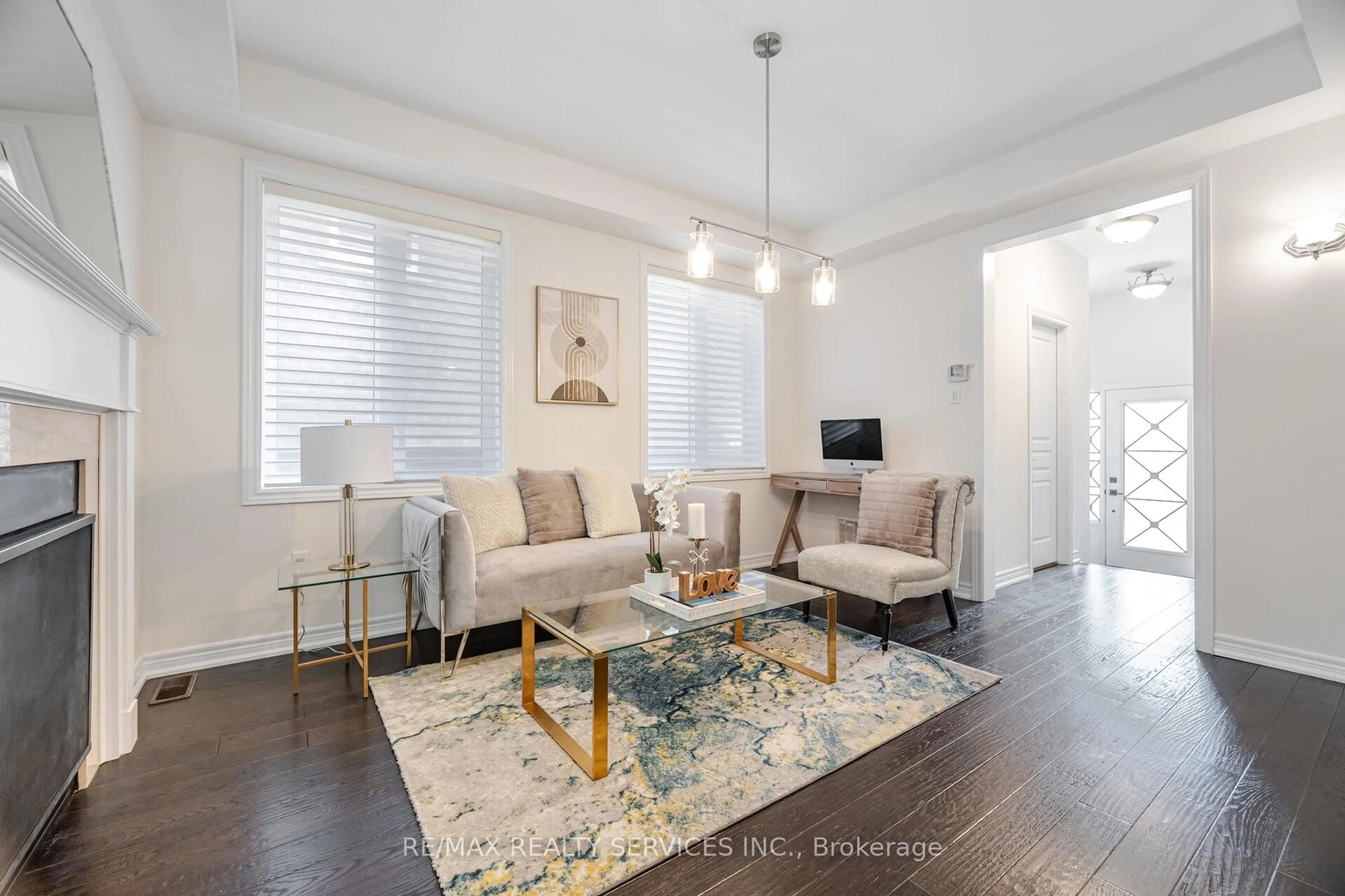 Living room with furniture, unknown for 15 Vinewood Rd, Caledon Ontario L7C 4A9