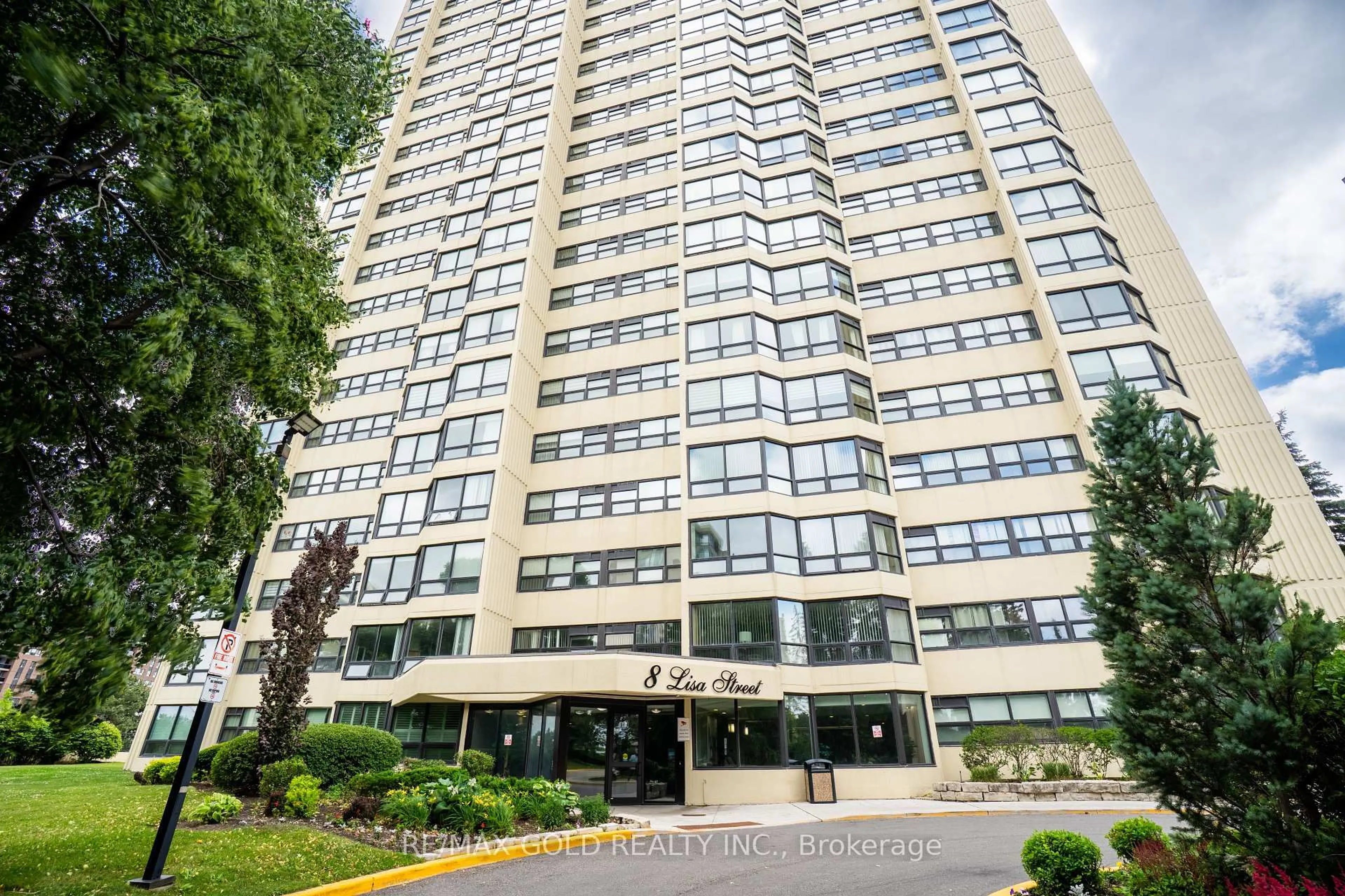 Indoor foyer for 8 Lisa St #206, Brampton Ontario L6T 4S6