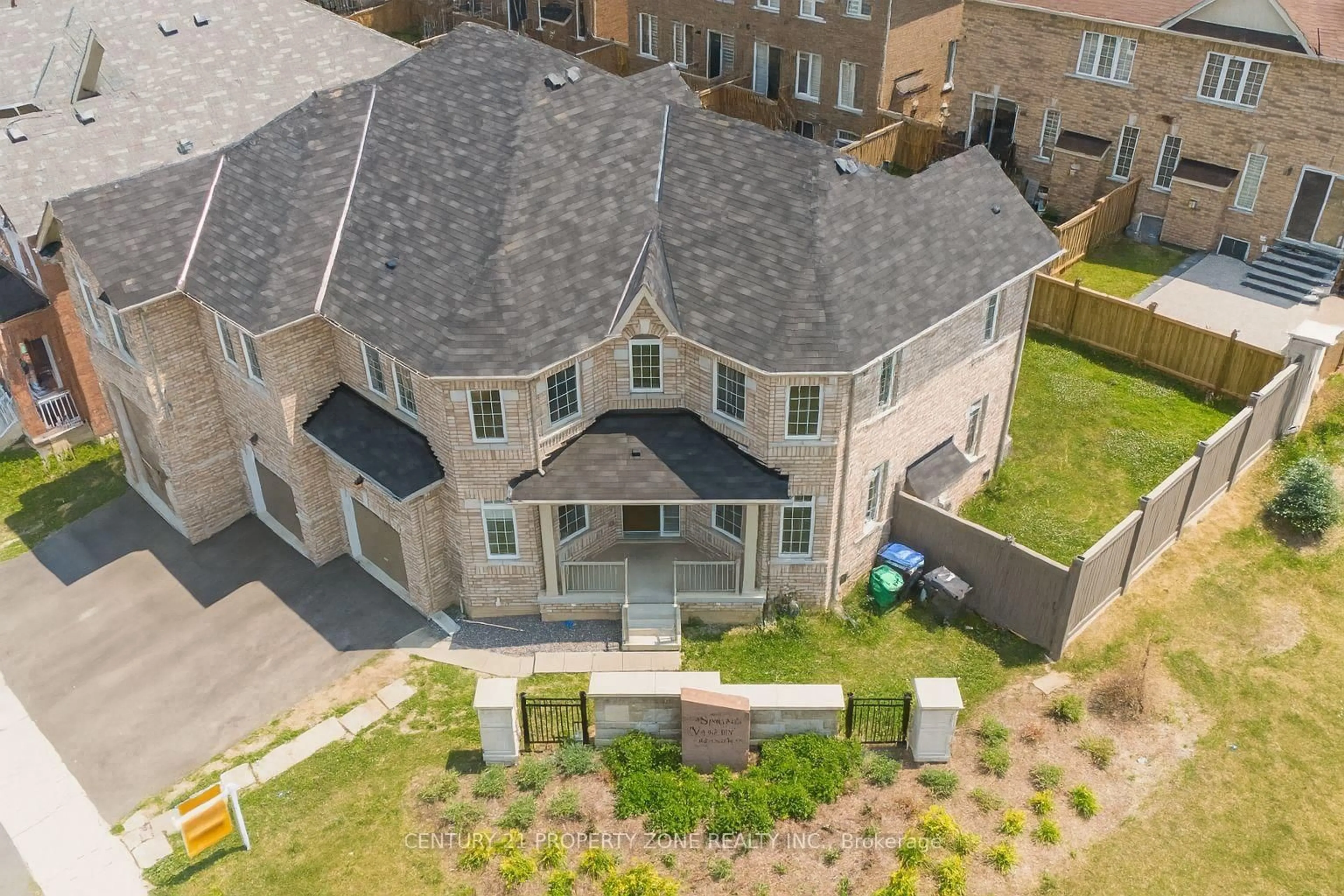 A pic from outside/outdoor area/front of a property/back of a property/a pic from drone, unknown for 444 Royal West Dr, Brampton Ontario L6X 5K1