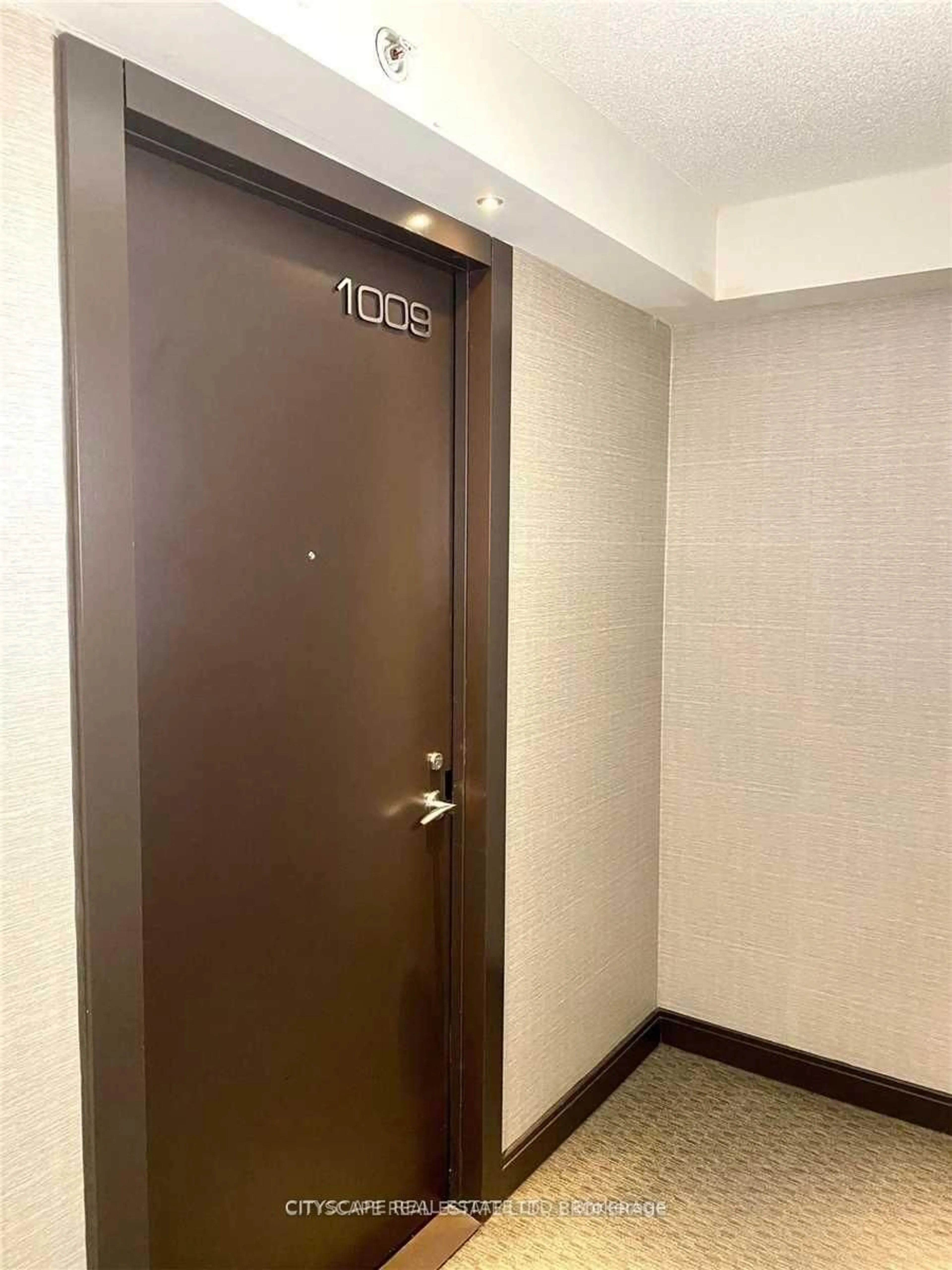 Indoor foyer for 1 Valhalla Inn Rd #1009, Toronto Ontario M9B 1S9