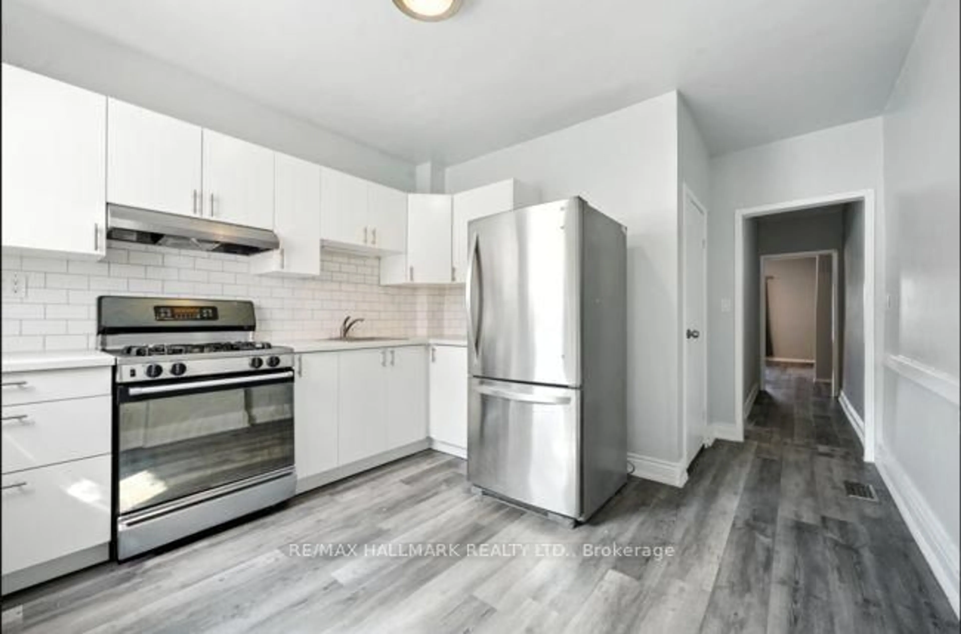 Standard kitchen, unknown for 1039 Ossington Ave, Toronto Ontario M6G 3V9