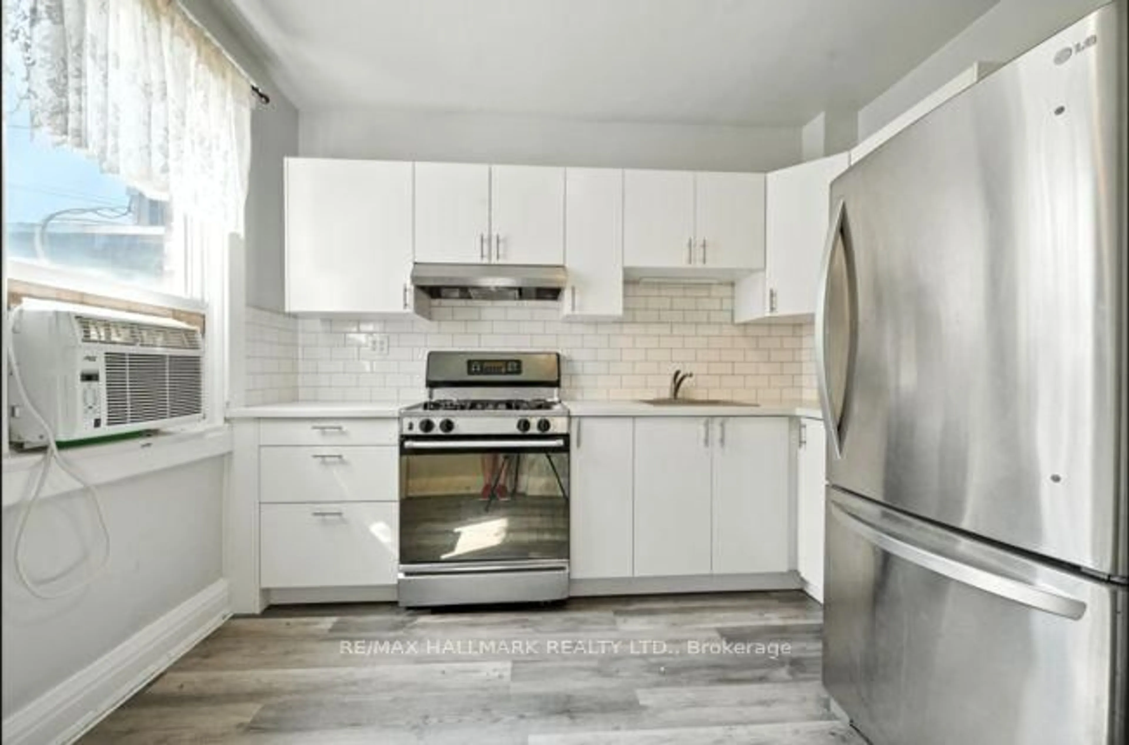 Standard kitchen, unknown for 1039 Ossington Ave, Toronto Ontario M6G 3V9