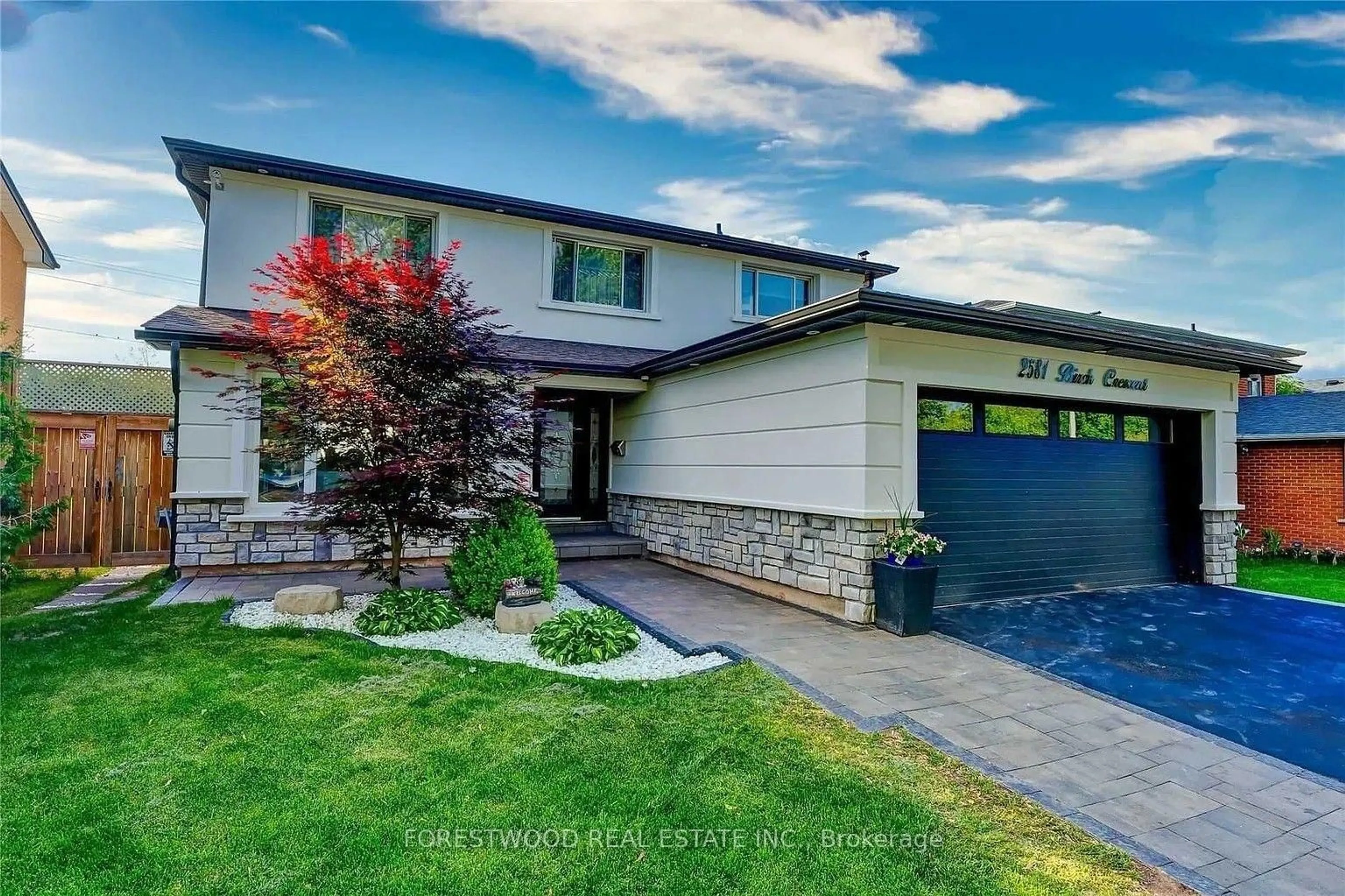 Home with brick exterior material, street for 2581 Birch Cres, Mississauga Ontario L5J 4G9