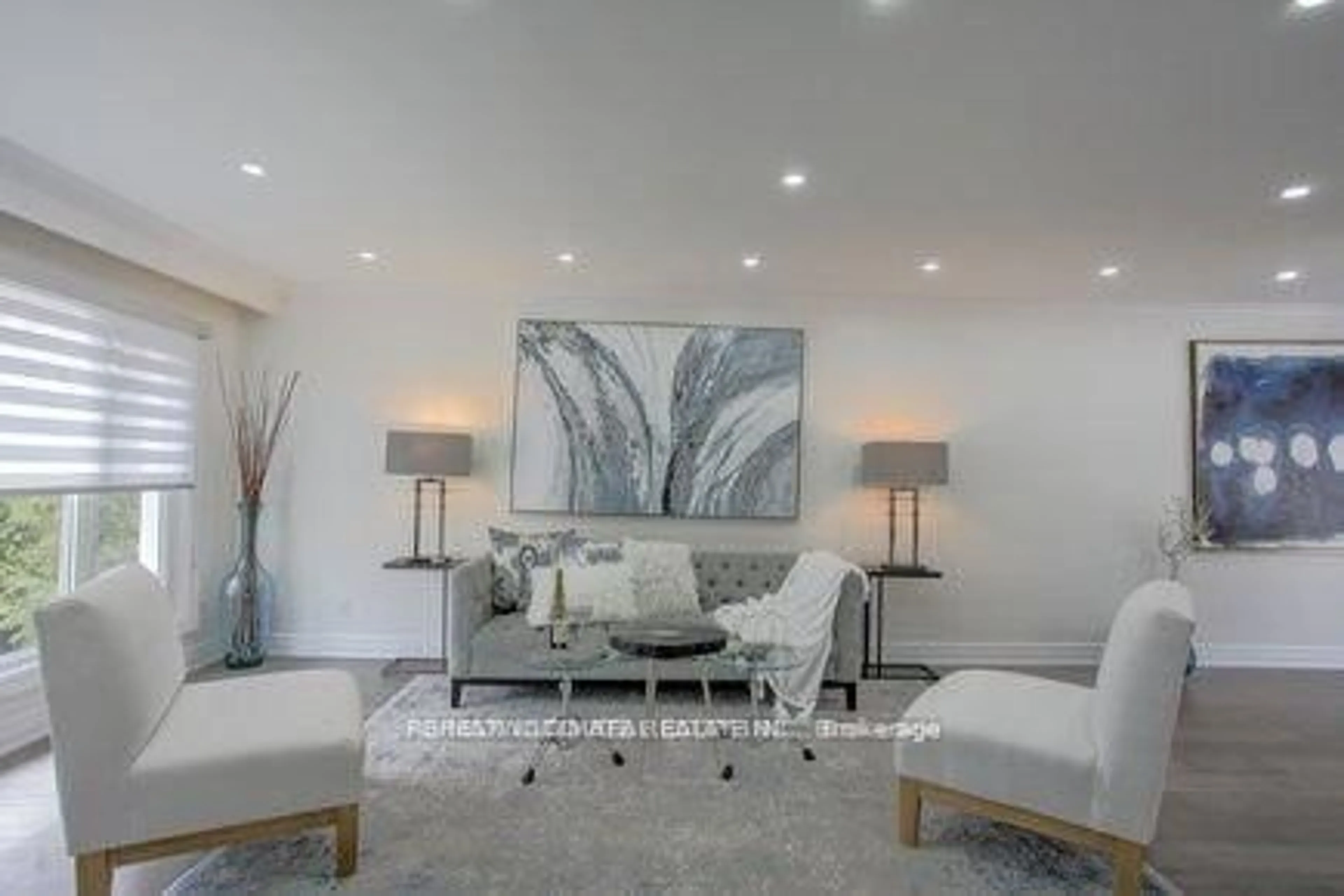 Living room with furniture, unknown for 2581 Birch Cres, Mississauga Ontario L5J 4G9