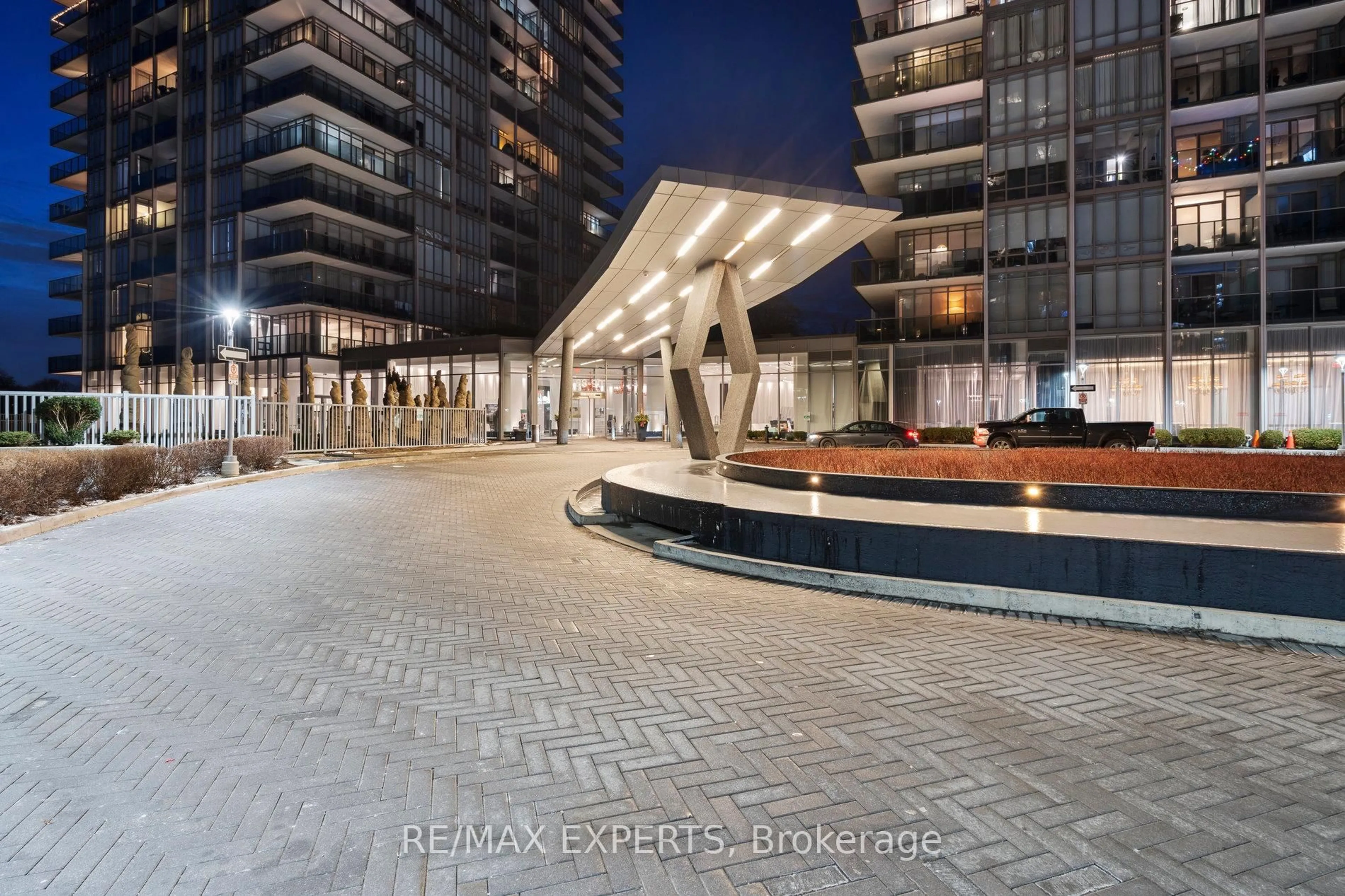Indoor foyer for 90 Park Lawn Rd #PH-3007, Toronto Ontario M8Y 0B6