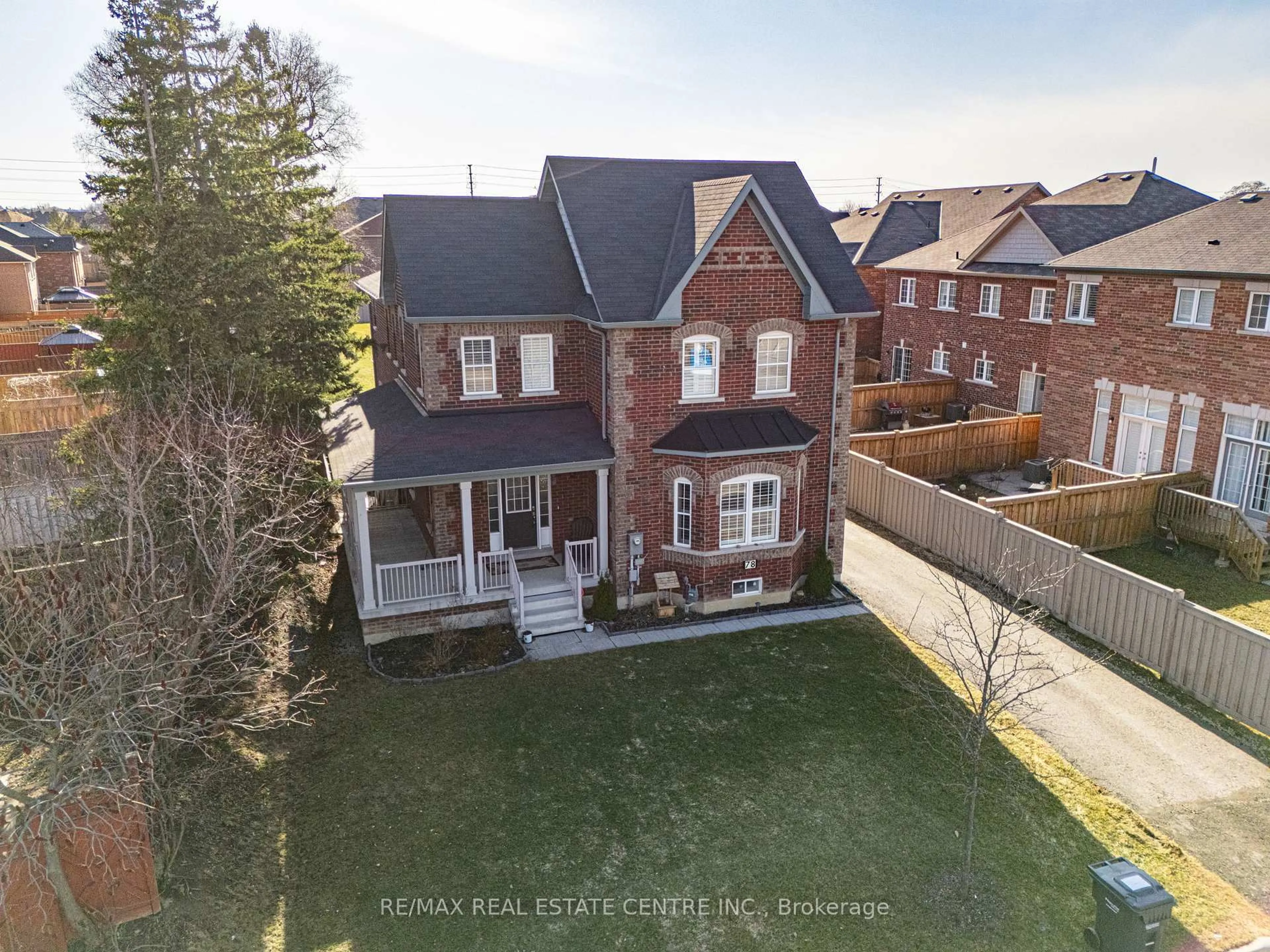 A pic from outside/outdoor area/front of a property/back of a property/a pic from drone, street for 78 Hollowgrove Blvd, Brampton Ontario L6P 0Y3