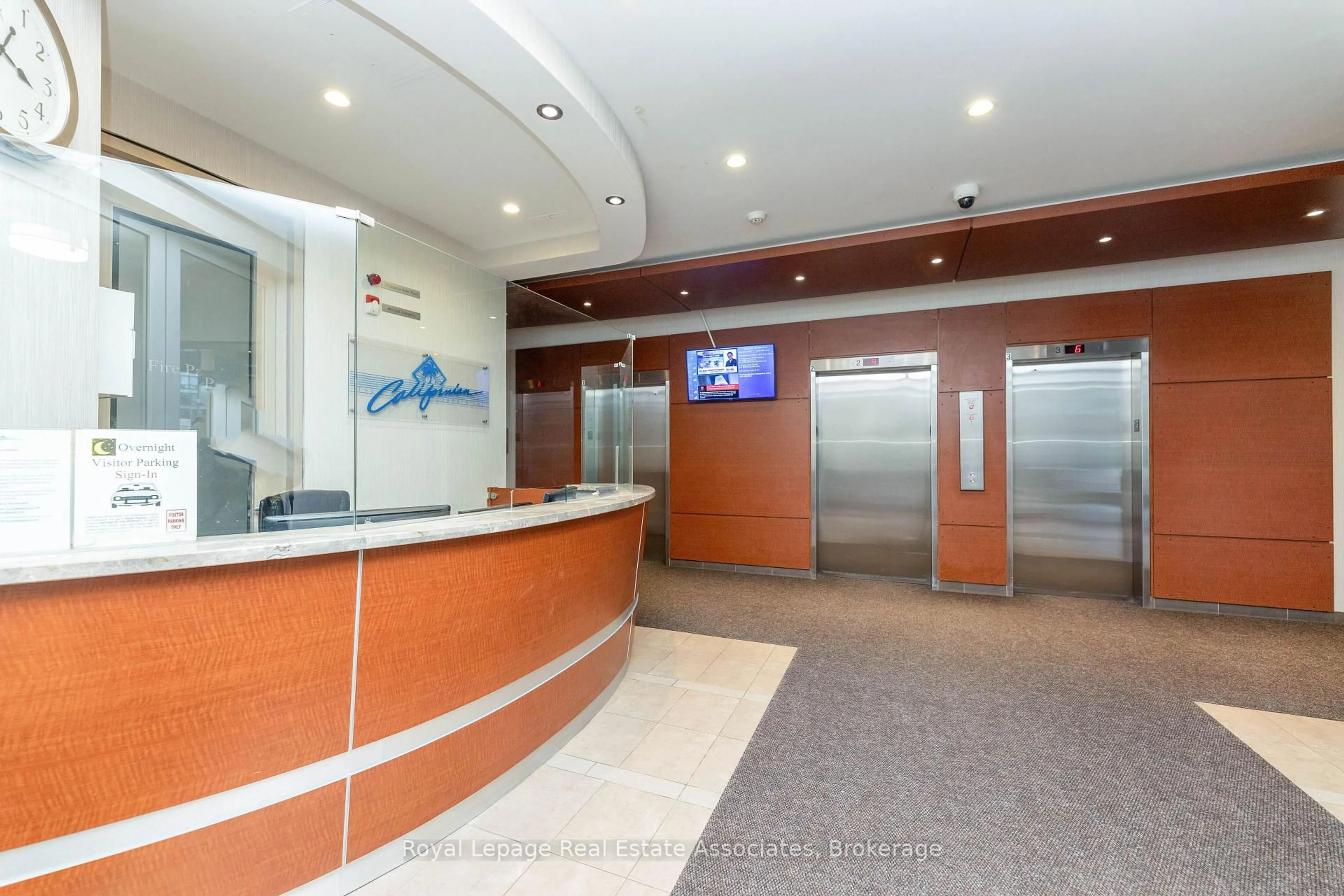 Indoor foyer for 50 Kingsbridge Garden Circ #1104, Mississauga Ontario L5R 1Y2