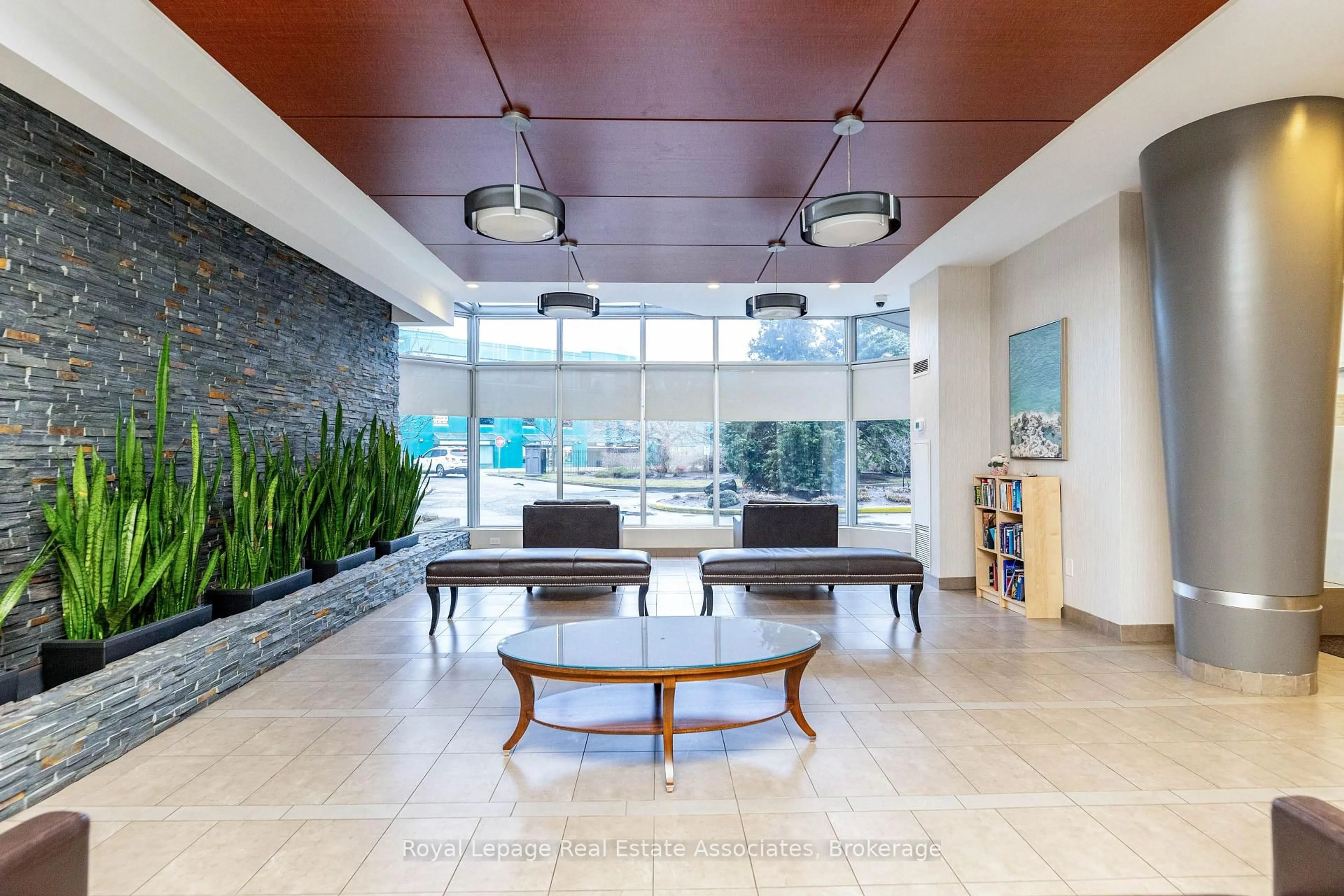 Lobby for 50 Kingsbridge Garden Circ #1104, Mississauga Ontario L5R 1Y2