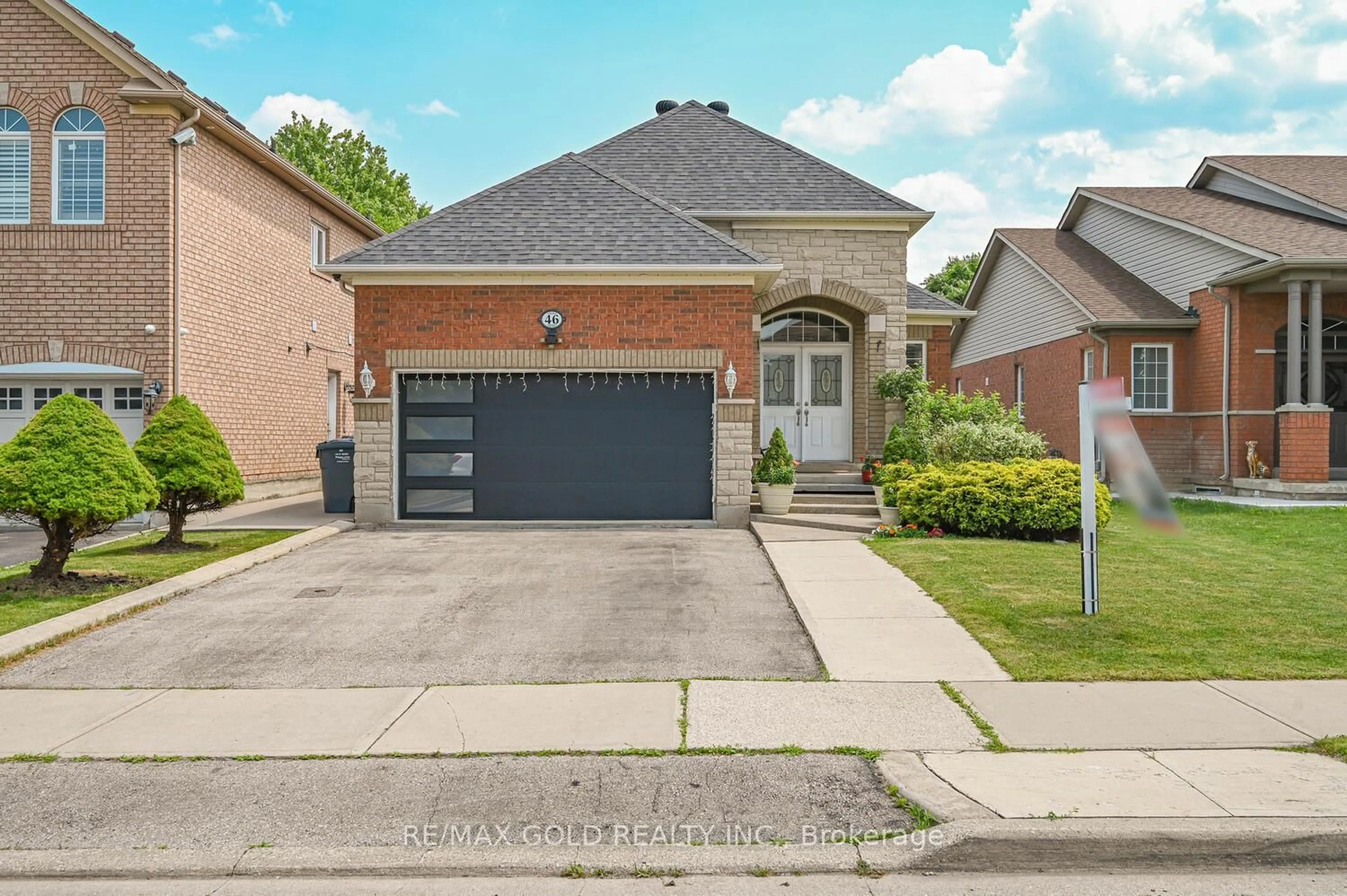 Home with brick exterior material, street for 46 Cobblestone Crt, Brampton Ontario L6R 2S2