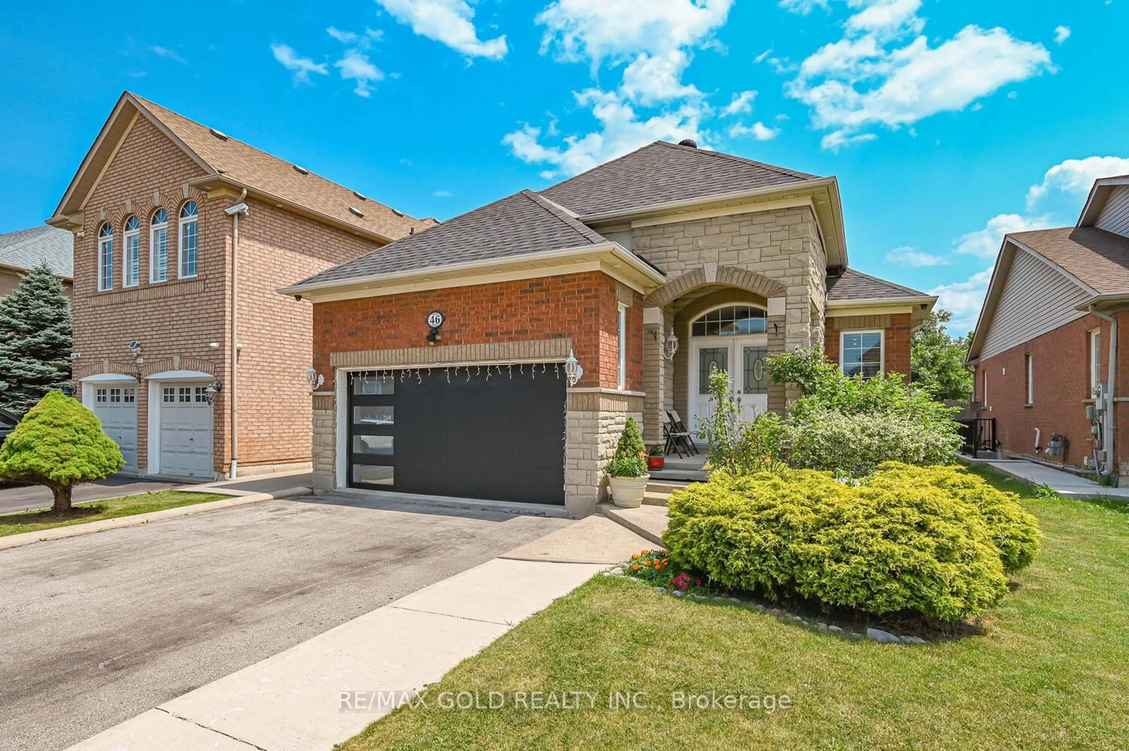 Home with brick exterior material, street for 46 Cobblestone Crt, Brampton Ontario L6R 2S2