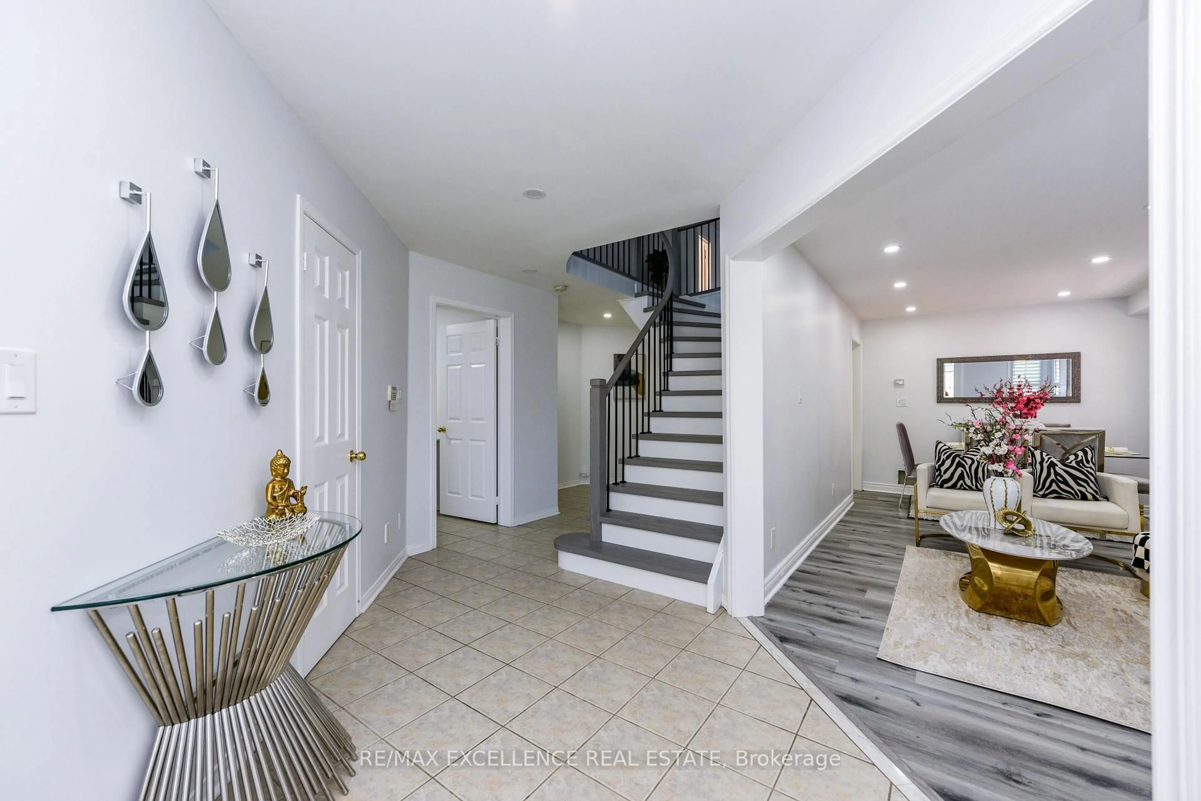 Indoor entryway for 1166 Woodward Ave, Milton Ontario L9T 6C7