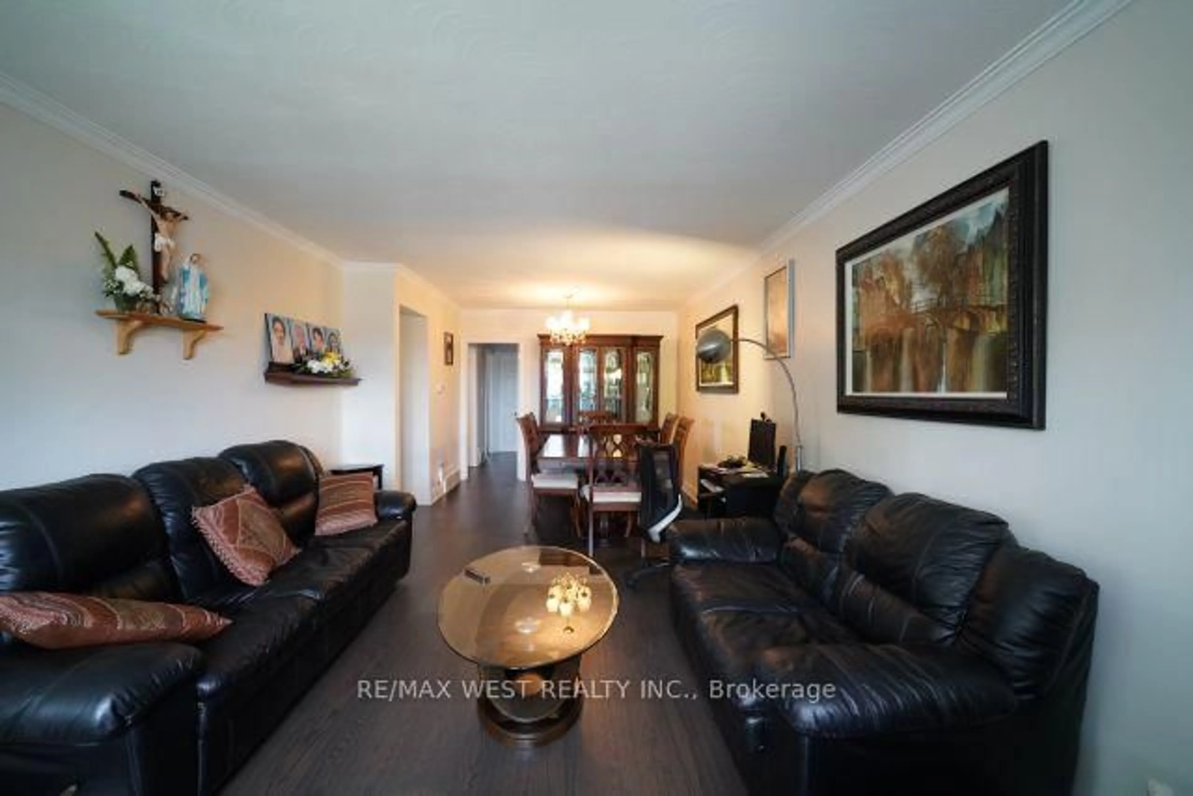 Living room with furniture, wood/laminate floor for 22 Rabton Crt, Toronto Ontario M3L 1Y2