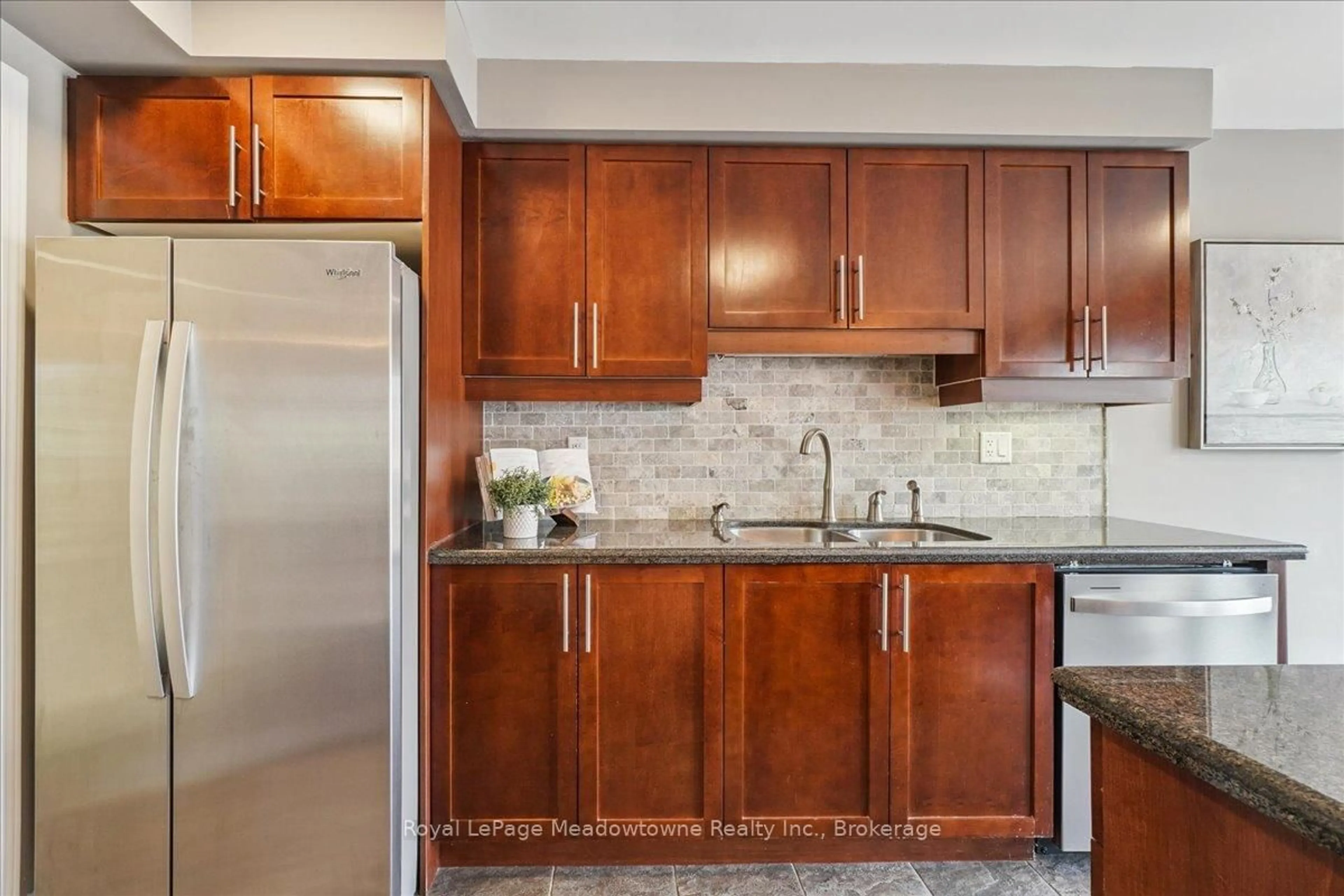 Standard kitchen, ceramic/tile floor for 661 Scott Blvd, Milton Ontario L9T 0P3