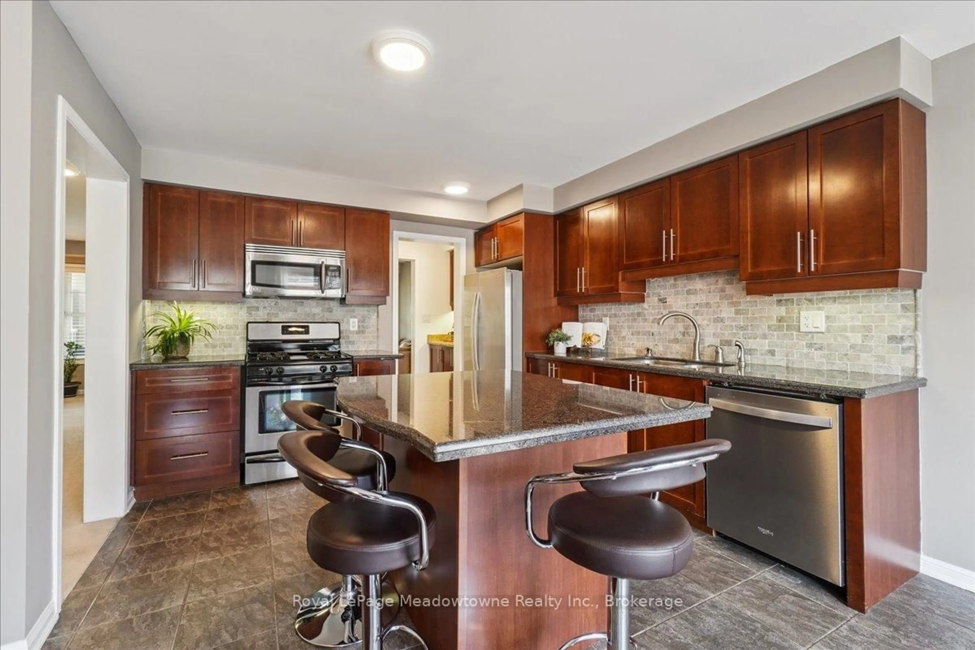 Open concept kitchen, ceramic/tile floor for 661 Scott Blvd, Milton Ontario L9T 0P3
