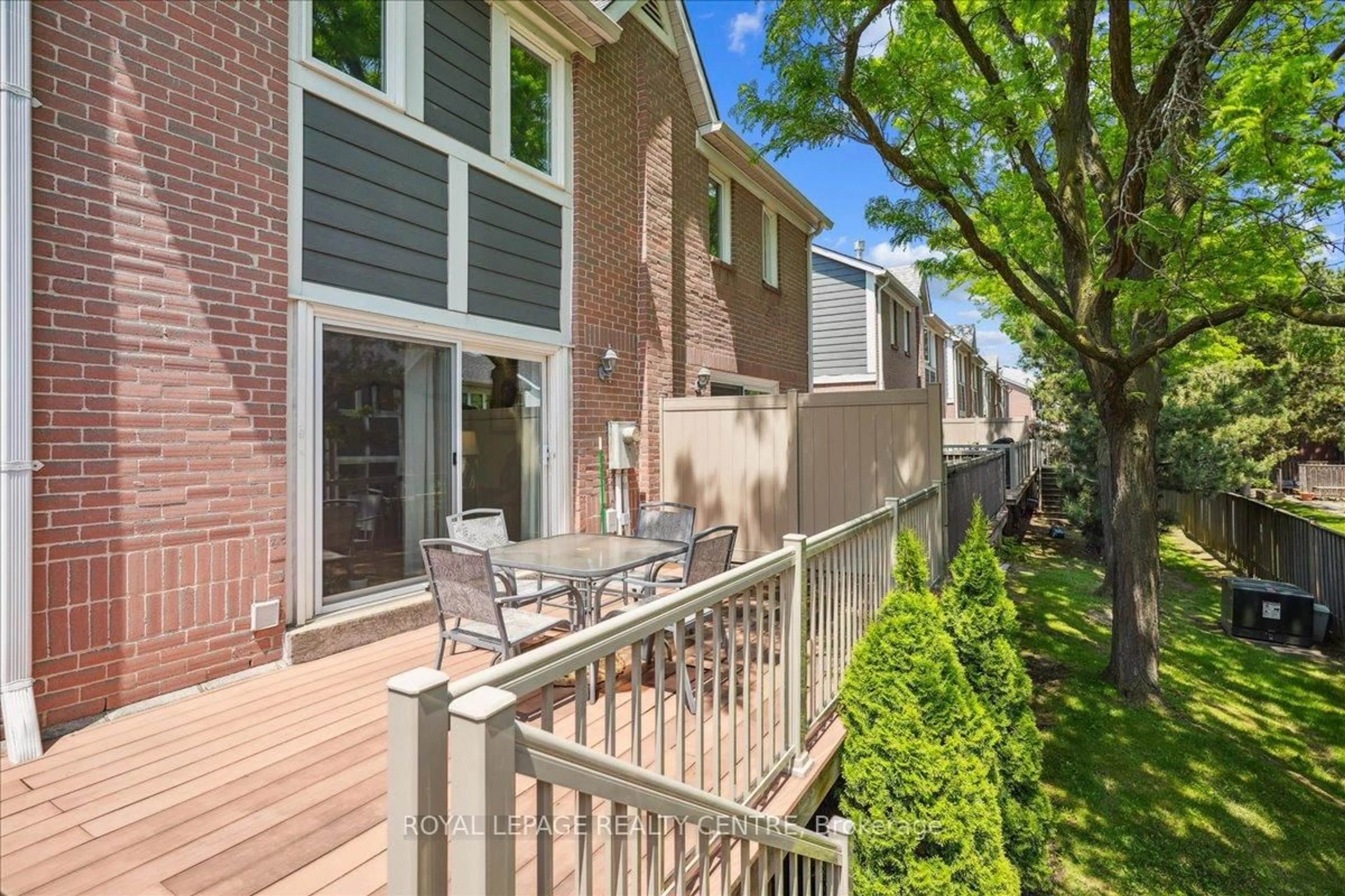 Patio, street for 2205 South Millway #6, Mississauga Ontario L5L 3T2