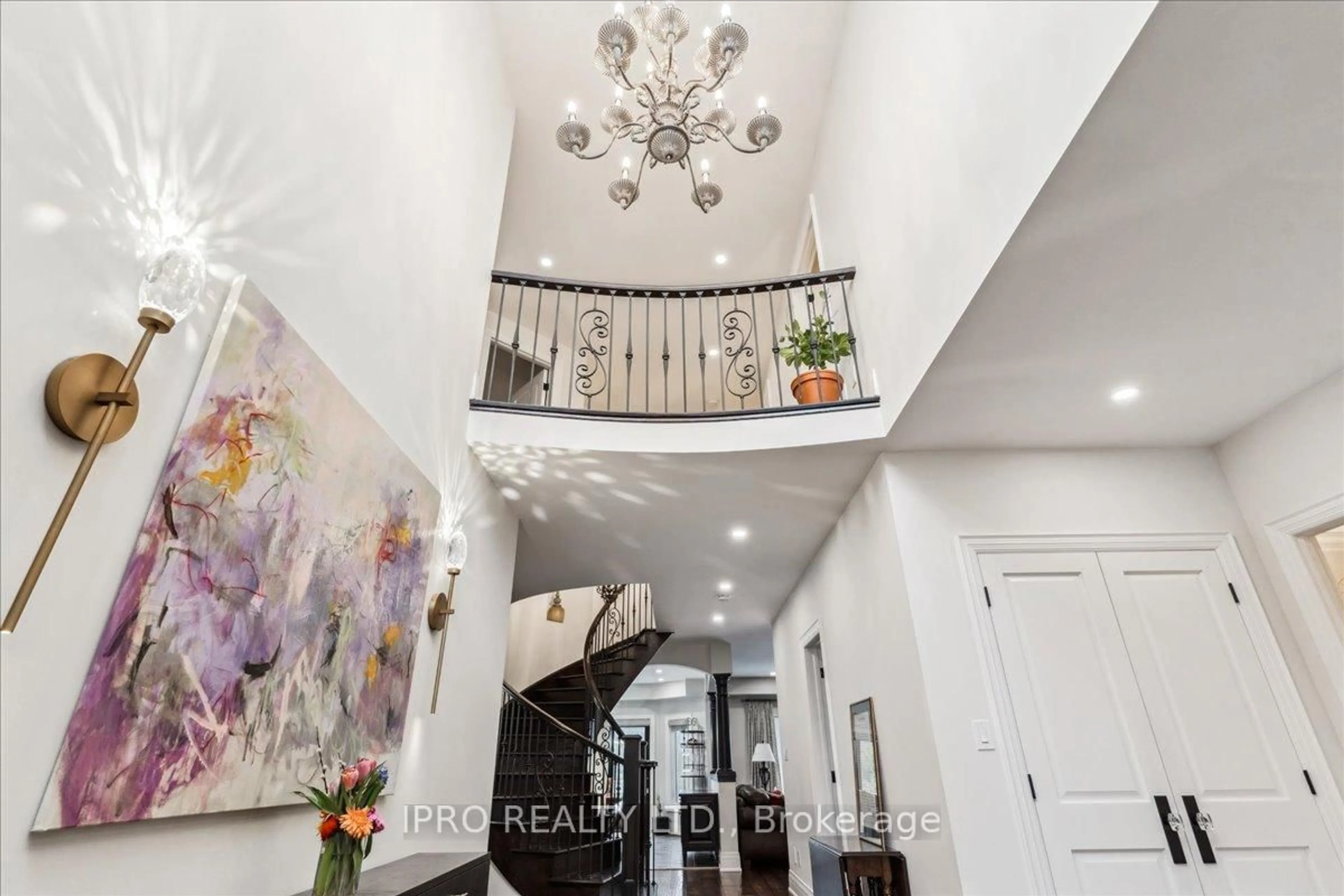 Indoor entryway for 2365 Valley Stream Pl, Oakville Ontario L6H 6X1