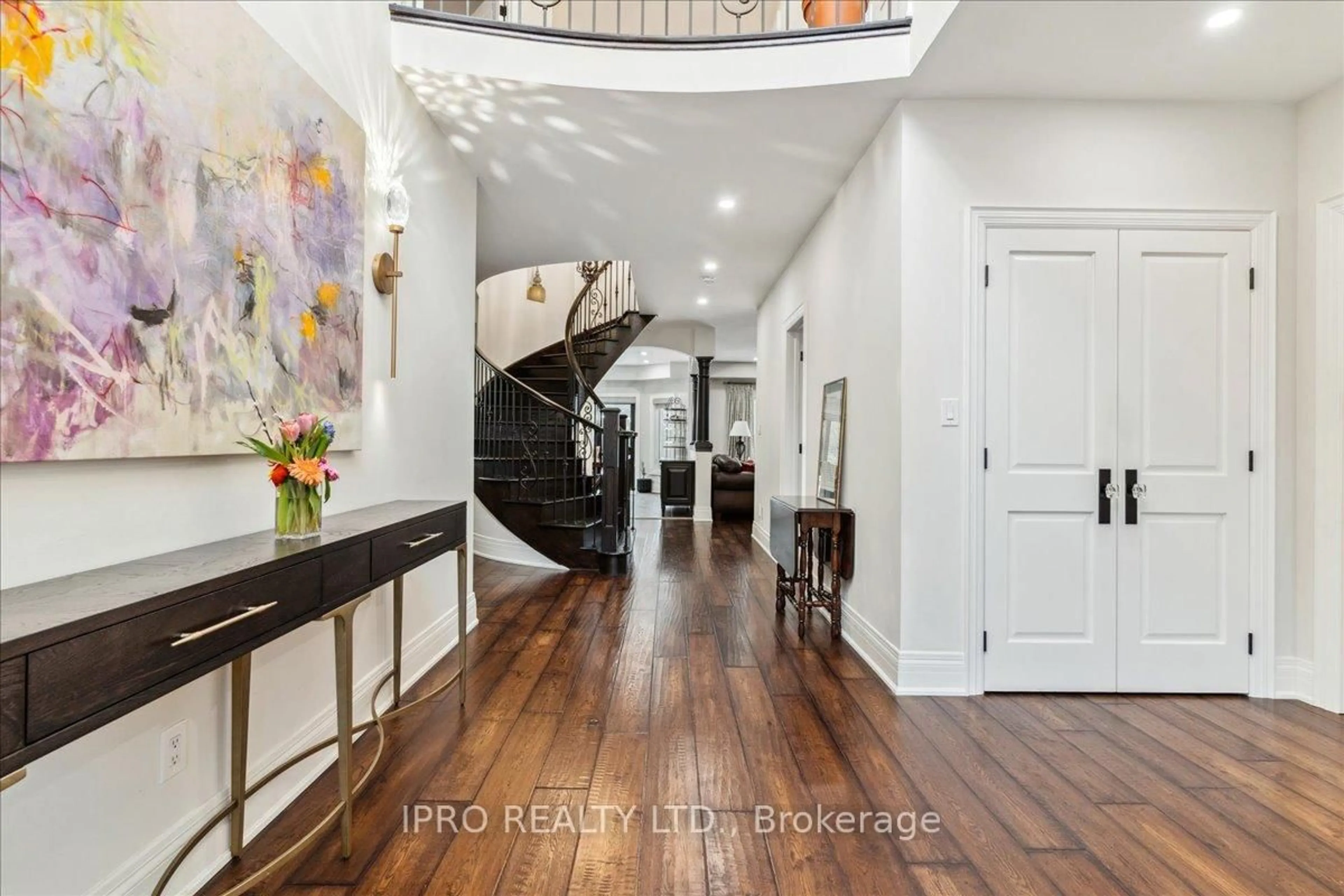 Indoor entryway for 2365 Valley Stream Pl, Oakville Ontario L6H 6X1