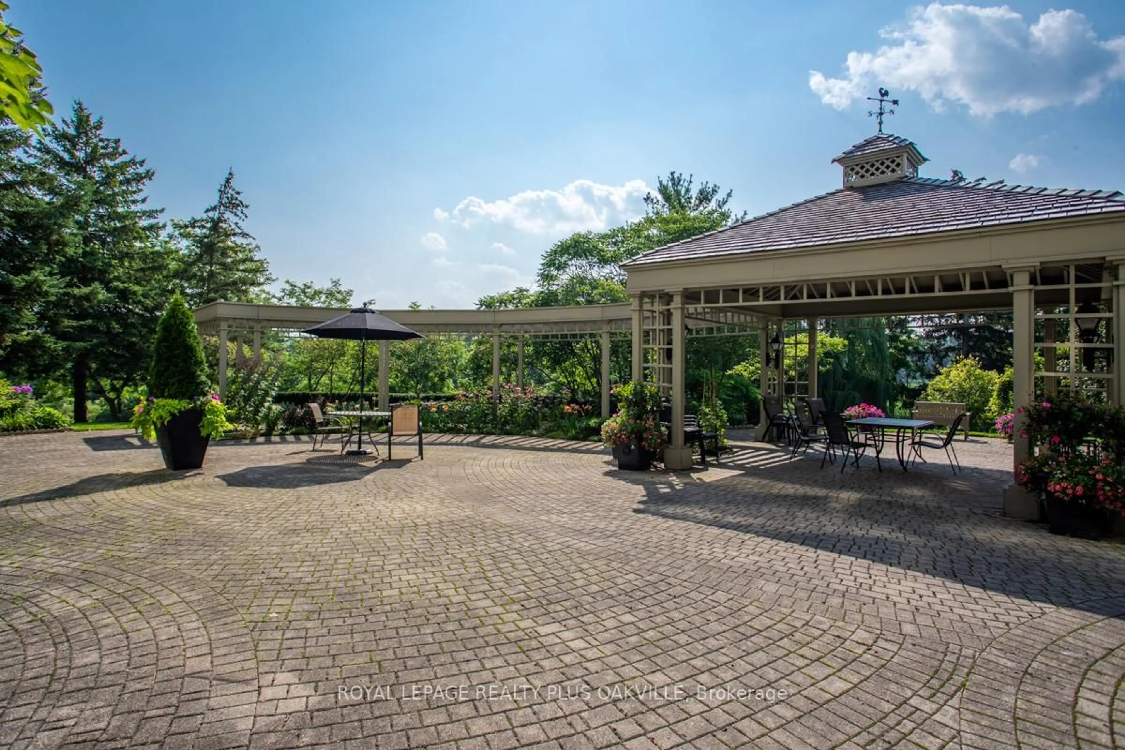 Patio, unknown for 2511 Lakeshore Rd #402, Oakville Ontario L6L 6L9