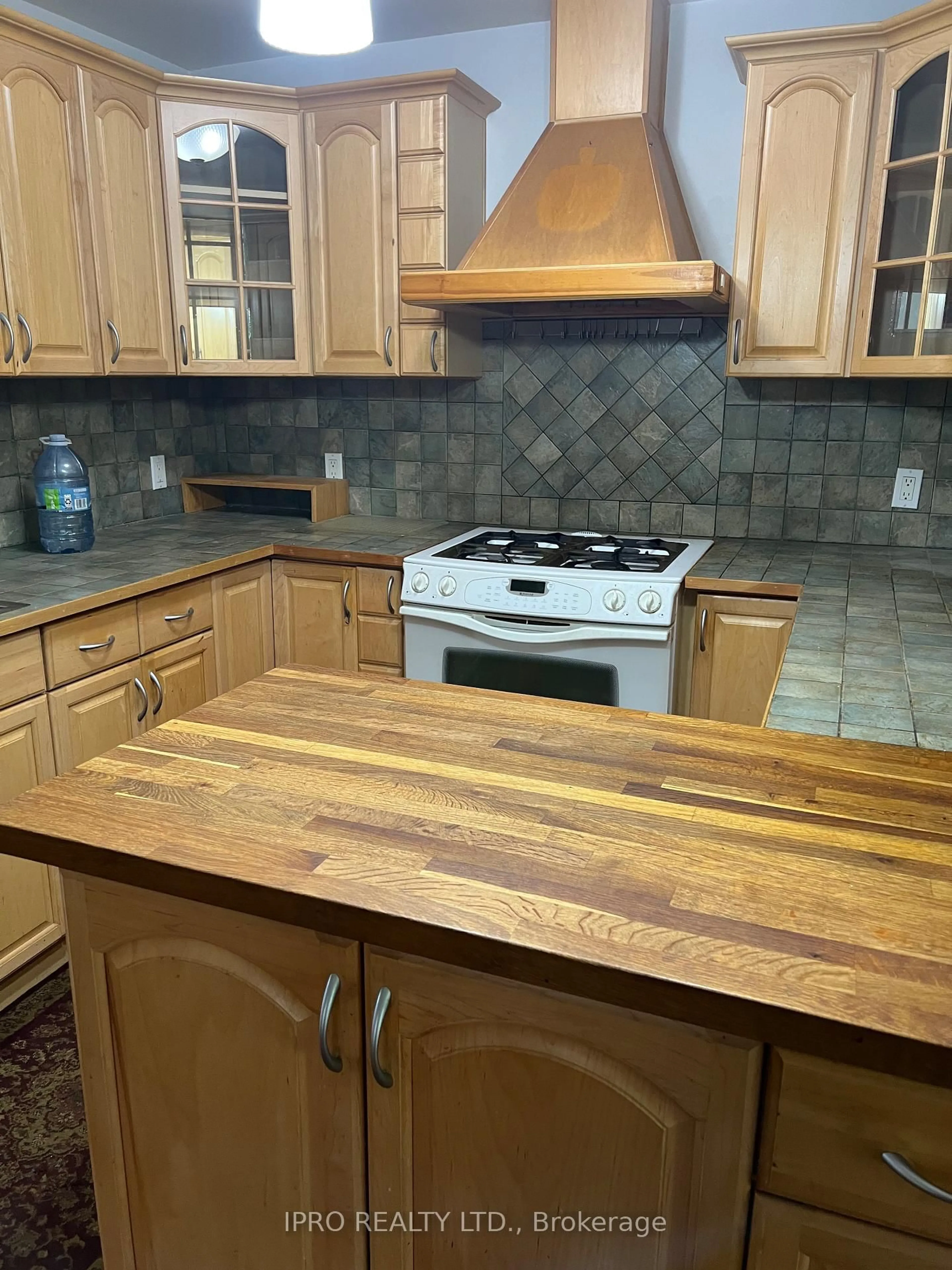 Standard kitchen, unknown for 21 Woodbury Rd, Toronto Ontario M8W 1X5
