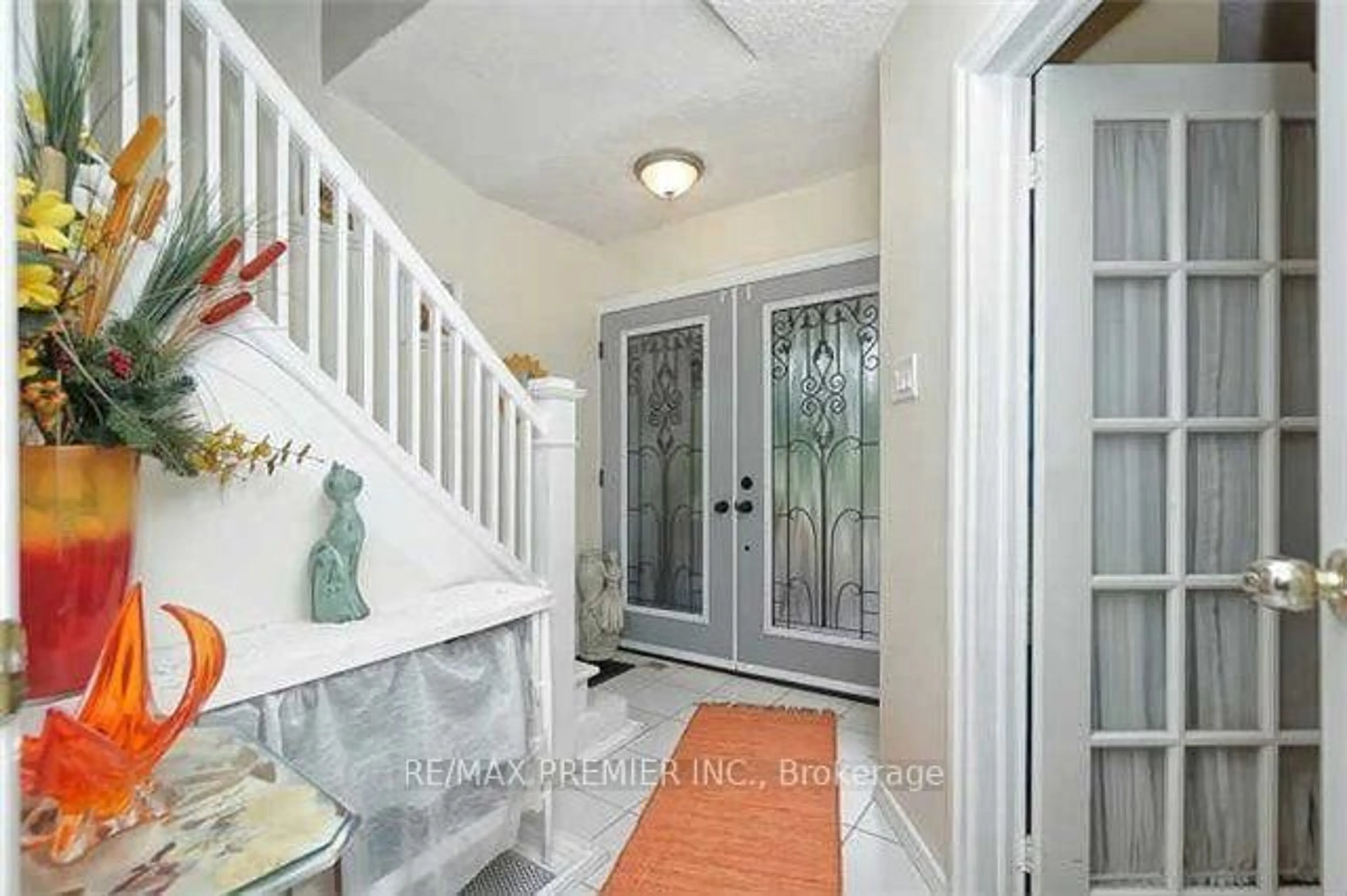 Indoor entryway for 34 Mc Farland Ave, Toronto Ontario M6H 3N1