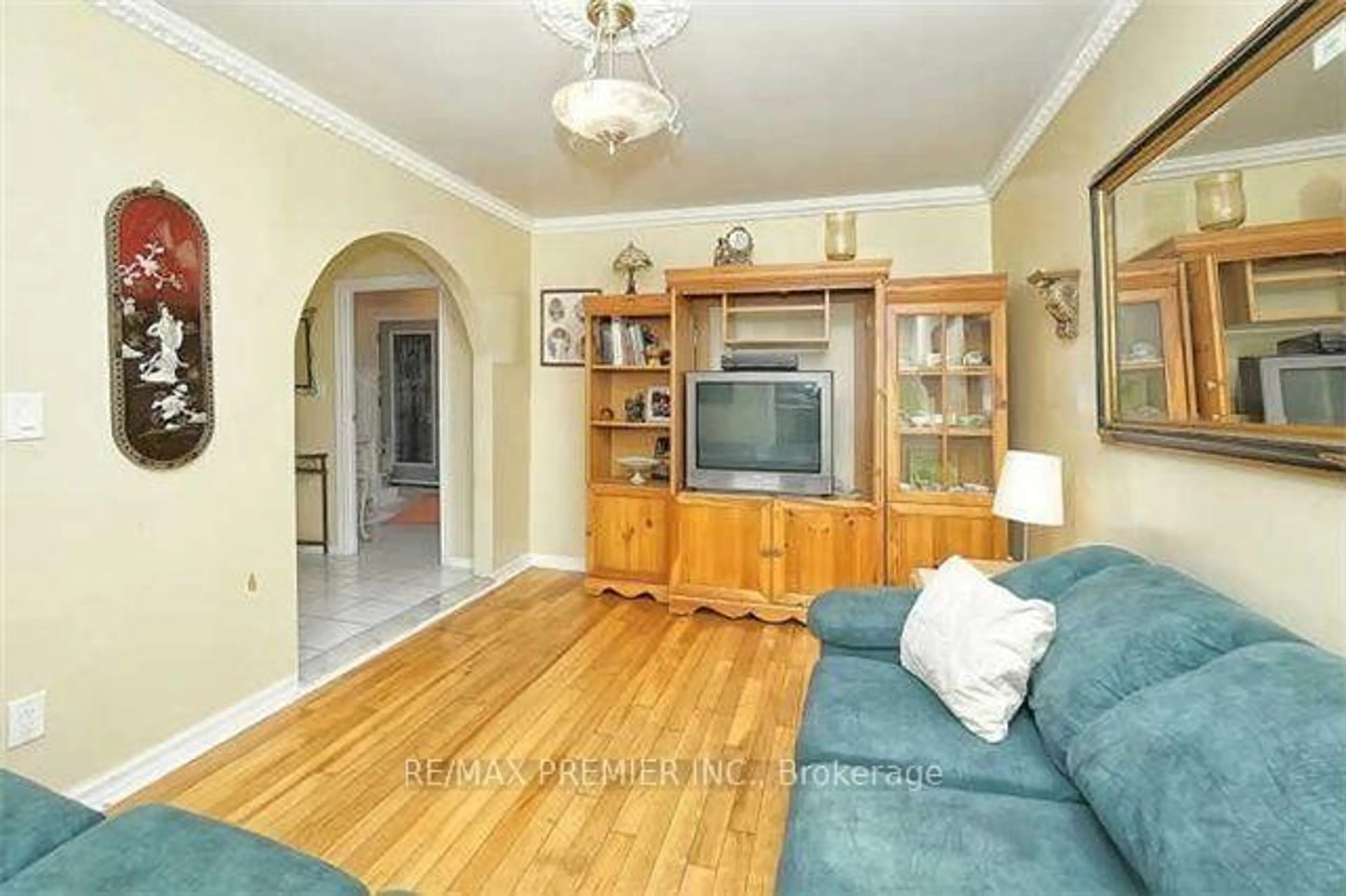Living room with furniture, unknown for 34 Mc Farland Ave, Toronto Ontario M6H 3N1