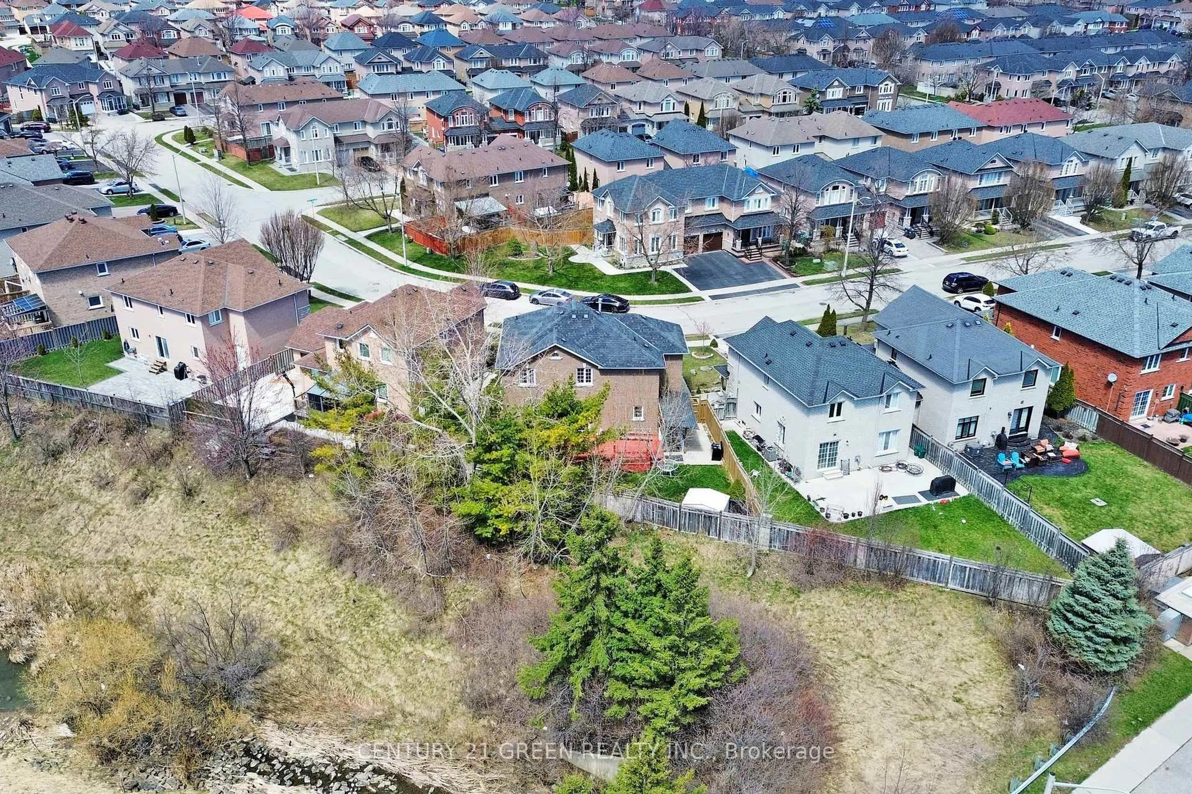 A pic from outside/outdoor area/front of a property/back of a property/a pic from drone, street for 26 Dolphin Song Cres, Brampton Ontario L6R 2A4