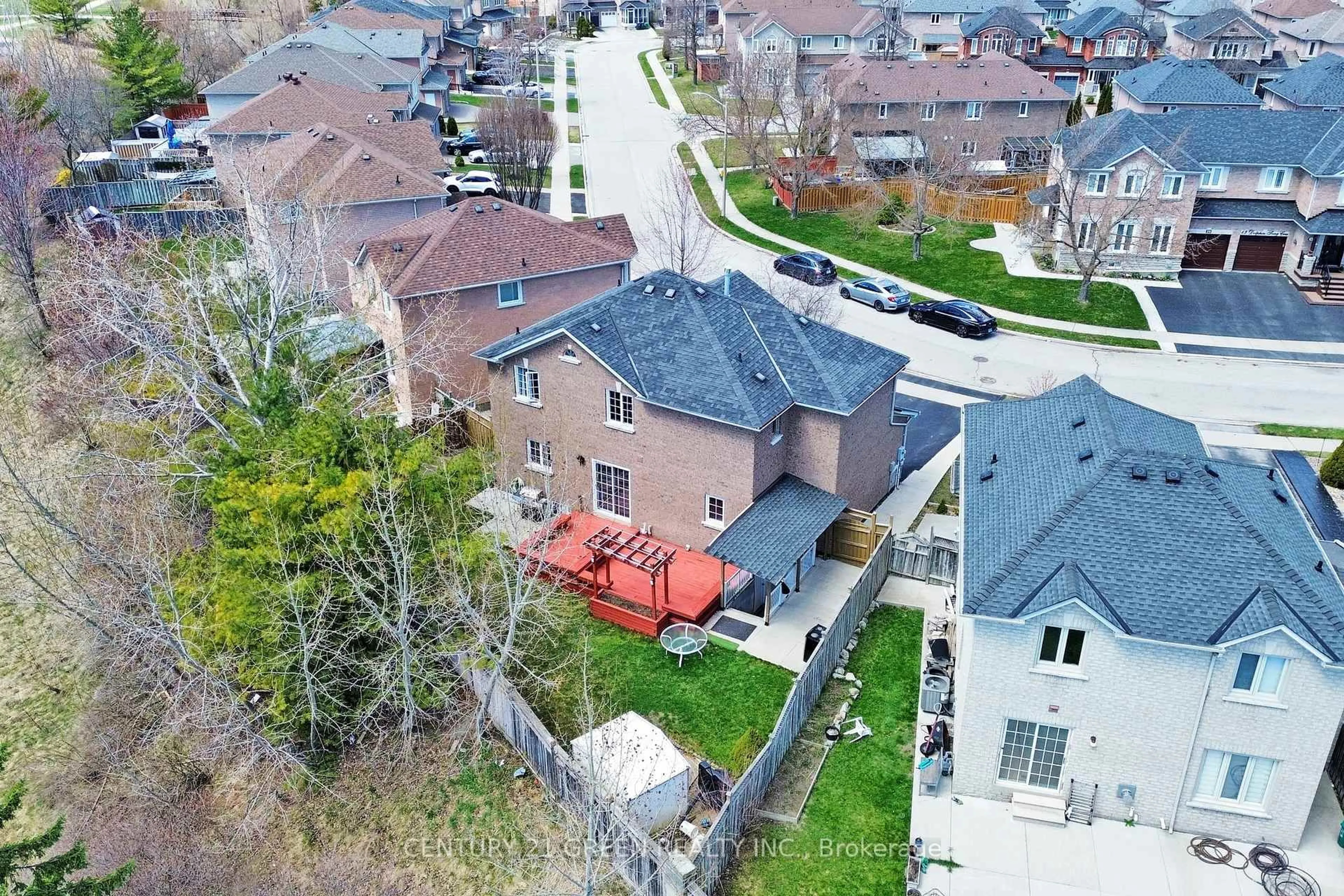 A pic from outside/outdoor area/front of a property/back of a property/a pic from drone, street for 26 Dolphin Song Cres, Brampton Ontario L6R 2A4