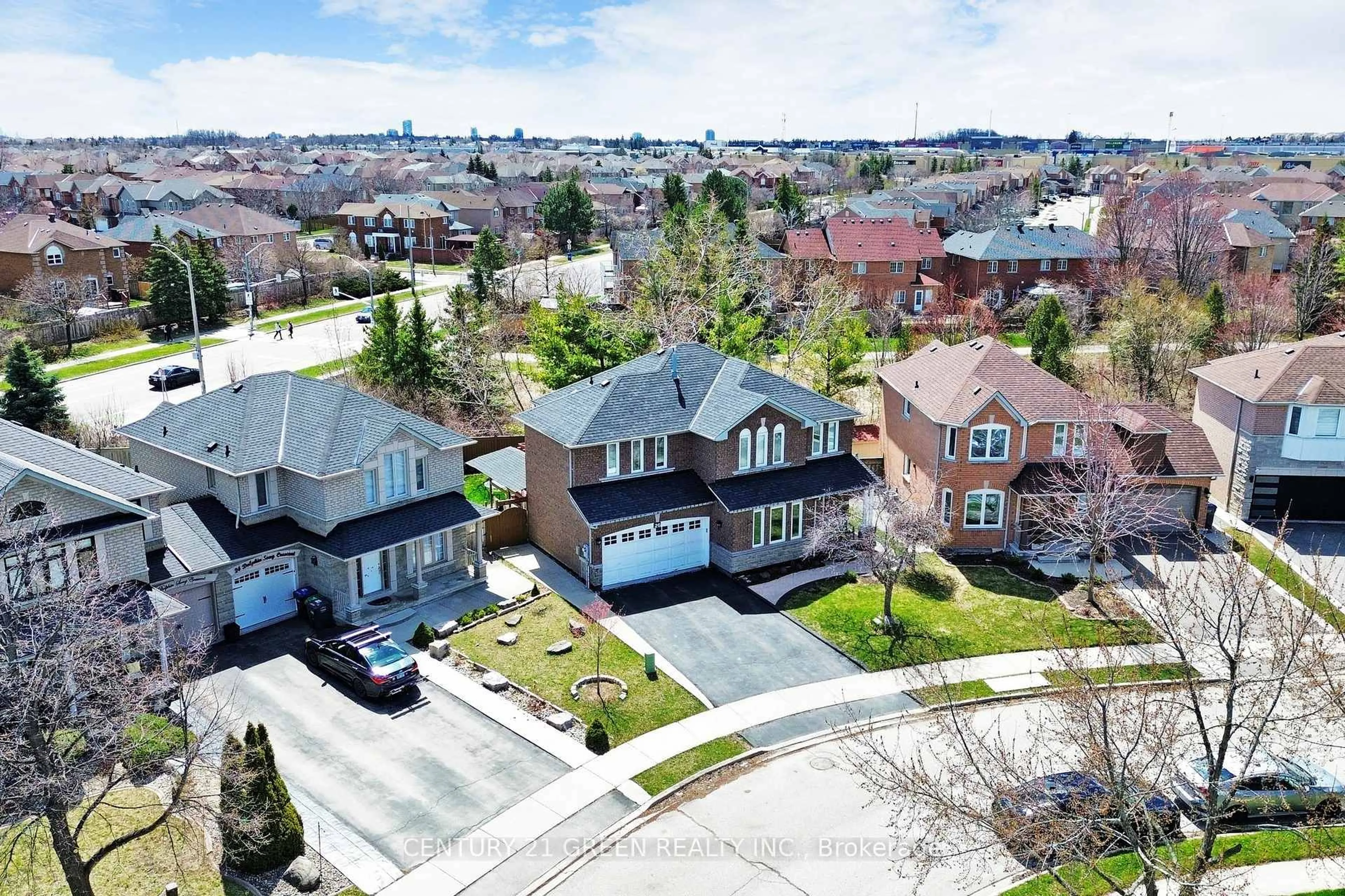 A pic from outside/outdoor area/front of a property/back of a property/a pic from drone, street for 26 Dolphin Song Cres, Brampton Ontario L6R 2A4