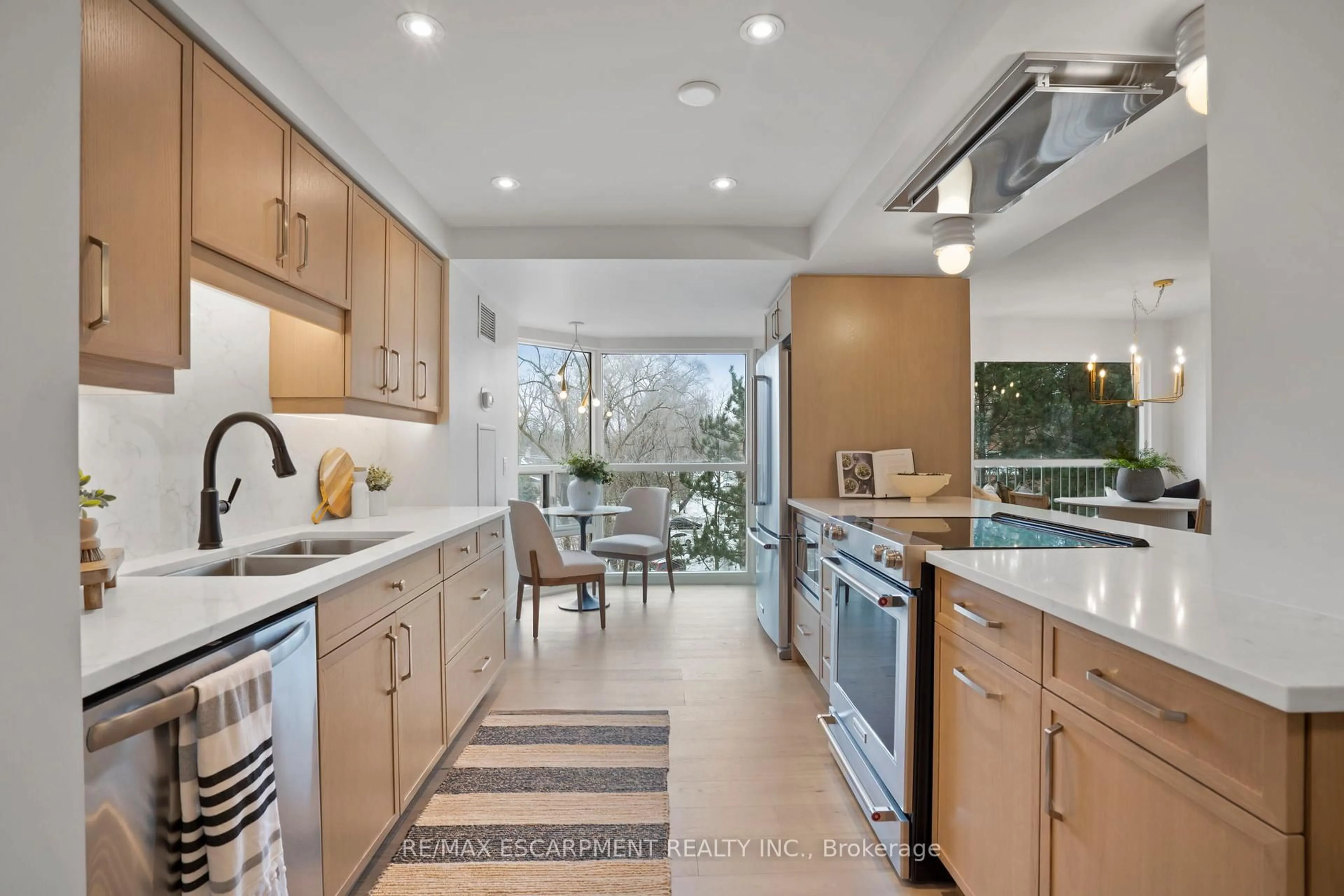 Contemporary kitchen, ceramic/tile floor for 2190 LAKESHORE Rd #403, Burlington Ontario L7R 4K1