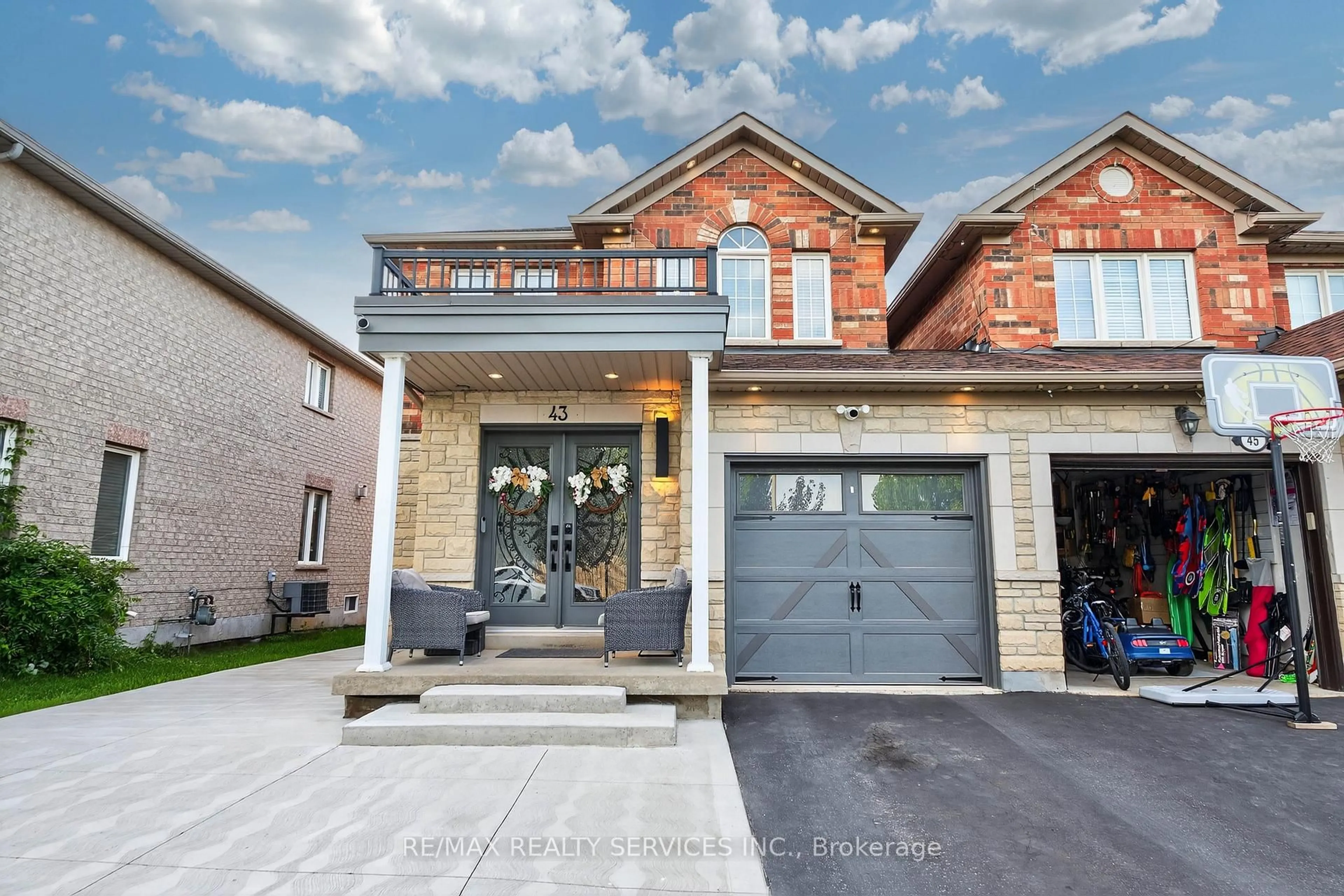 Home with brick exterior material, street for 43 Mowat Cres, Halton Hills Ontario L7G 0A2