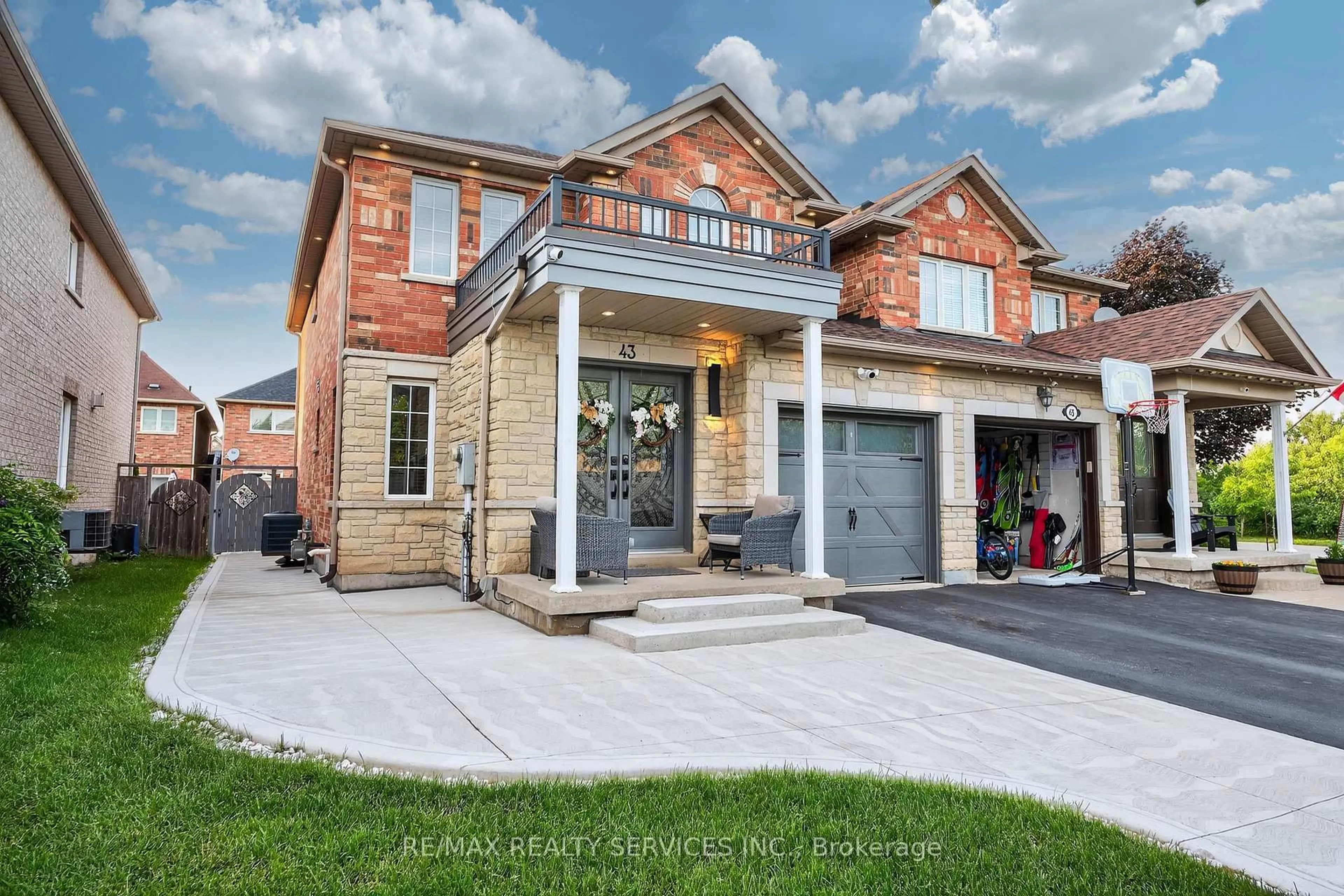 Home with brick exterior material, street for 43 Mowat Cres, Halton Hills Ontario L7G 0A2