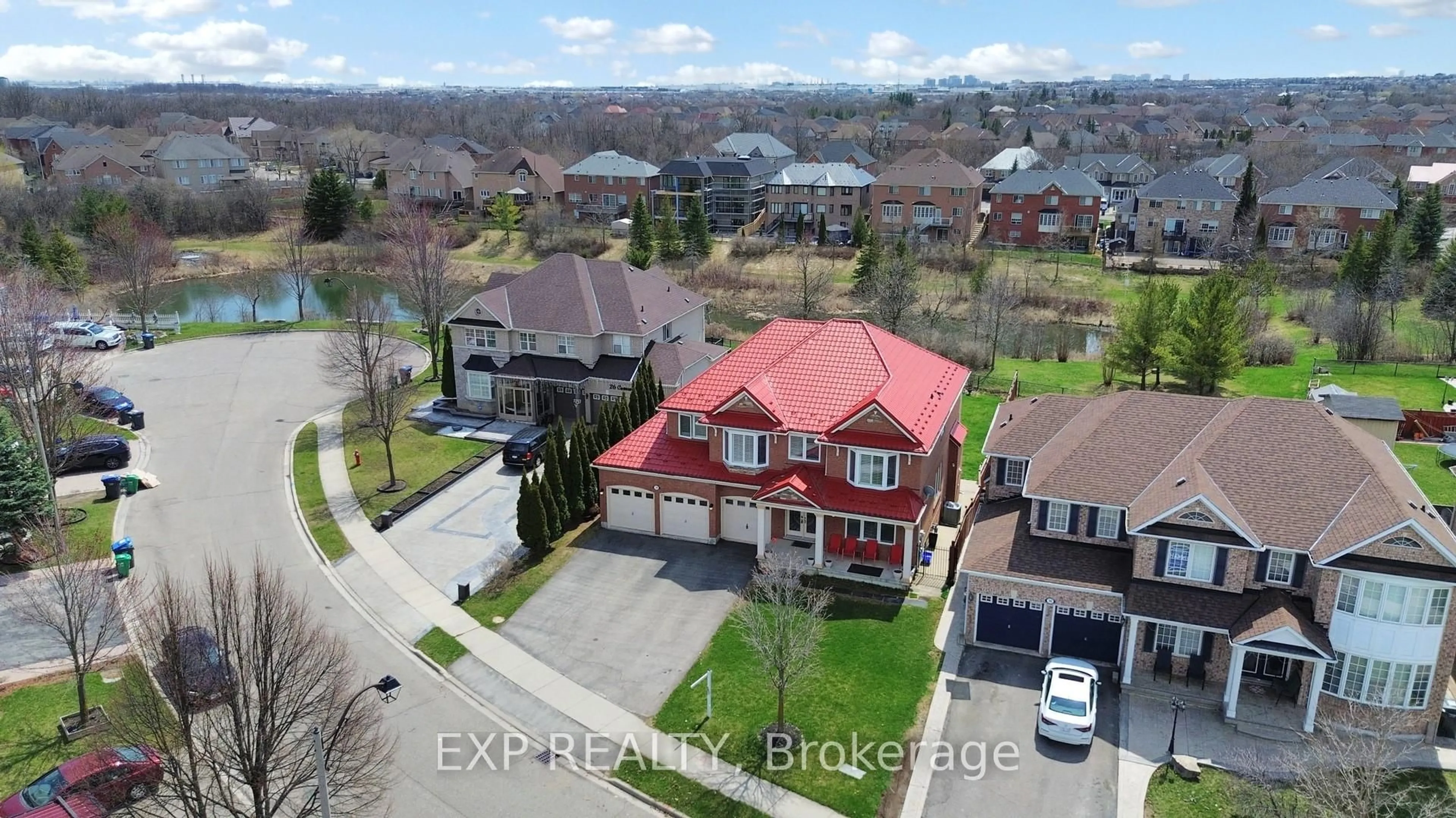 A pic from outside/outdoor area/front of a property/back of a property/a pic from drone, street for 28 Cosmo Crt, Brampton Ontario L6P 1G2