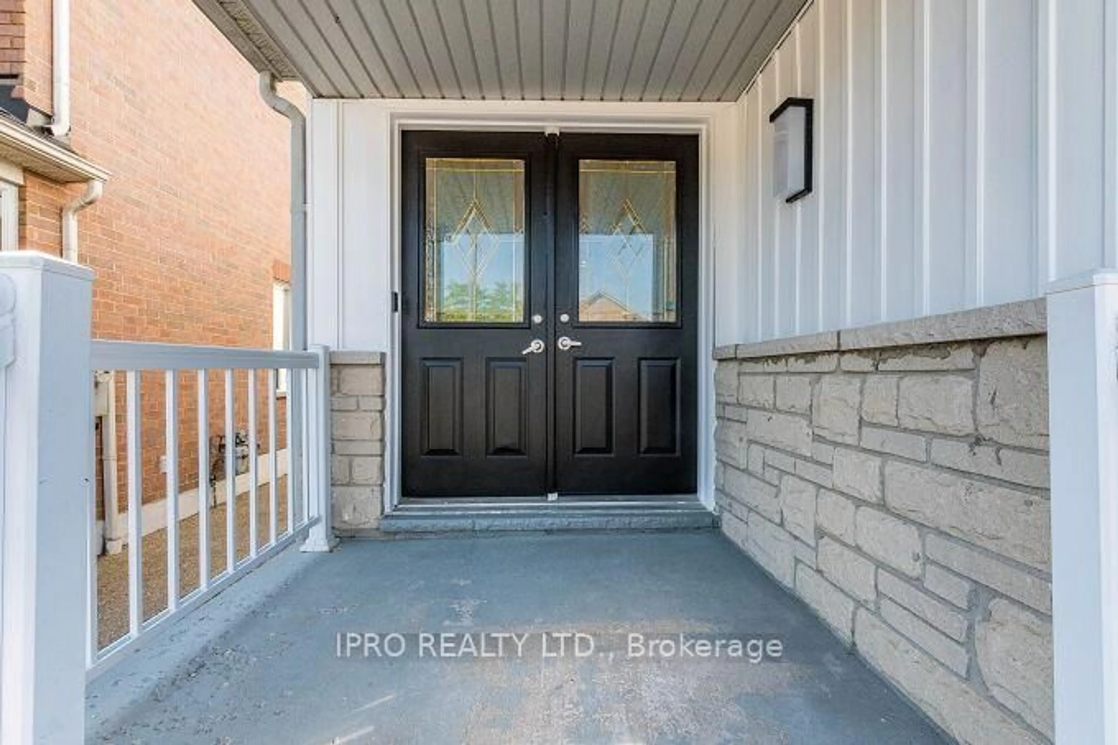 Indoor entryway for 631 Rossellini Dr, Mississauga Ontario L5W 1K9
