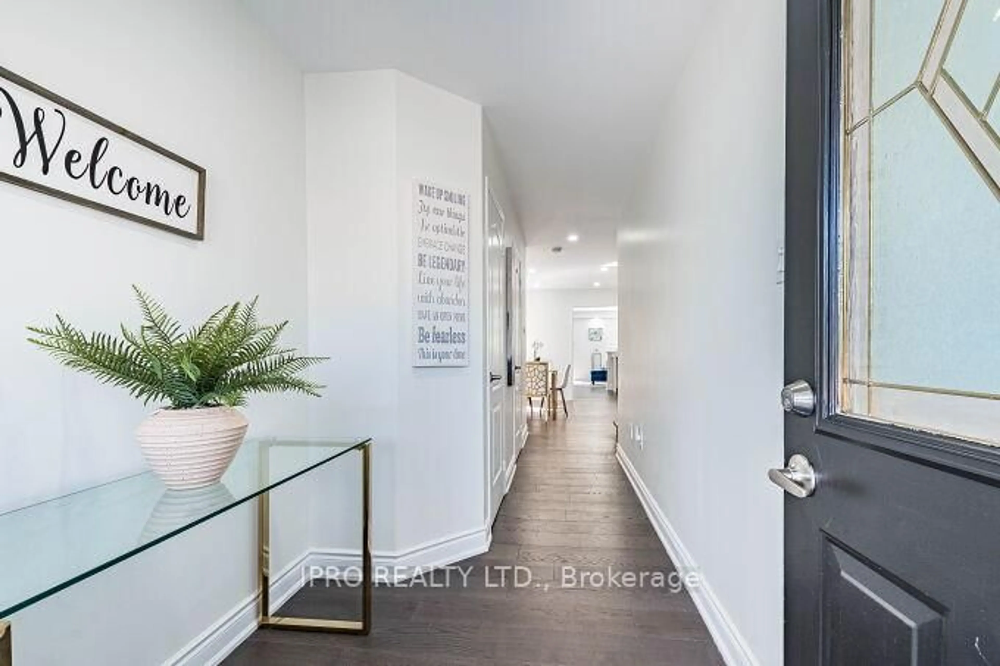 Indoor entryway for 631 Rossellini Dr, Mississauga Ontario L5W 1K9