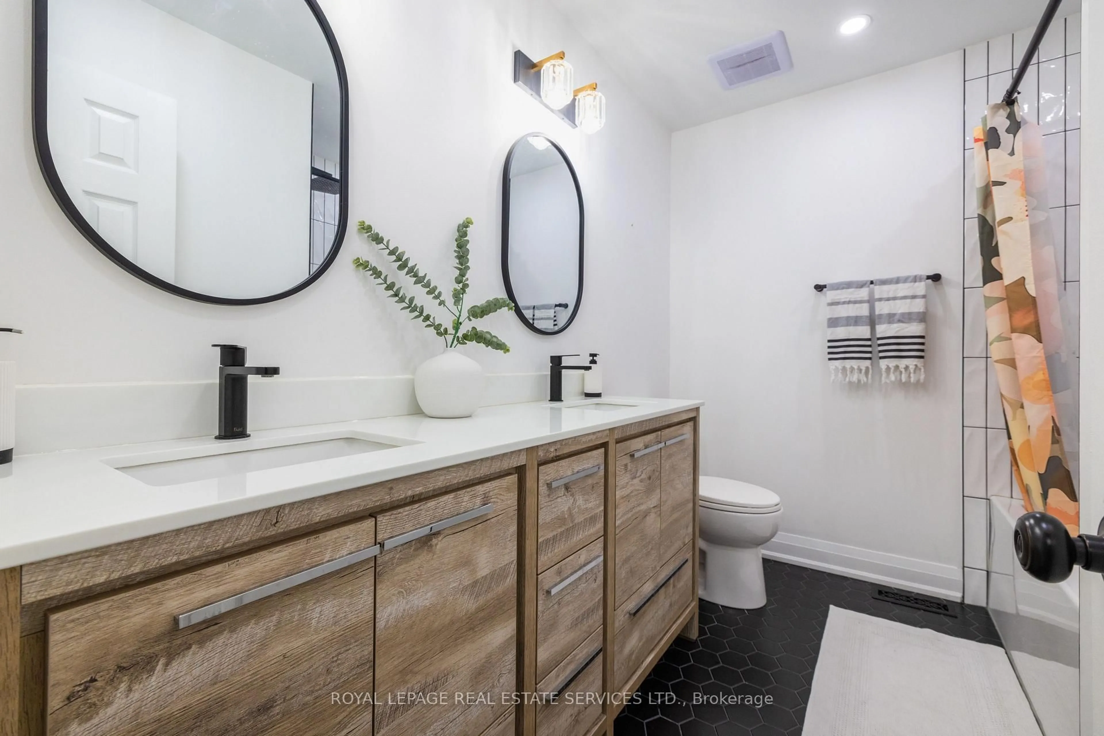 Contemporary bathroom, ceramic/tile floor for 2120 Rathburn Rd #38, Mississauga Ontario L4W 2S8