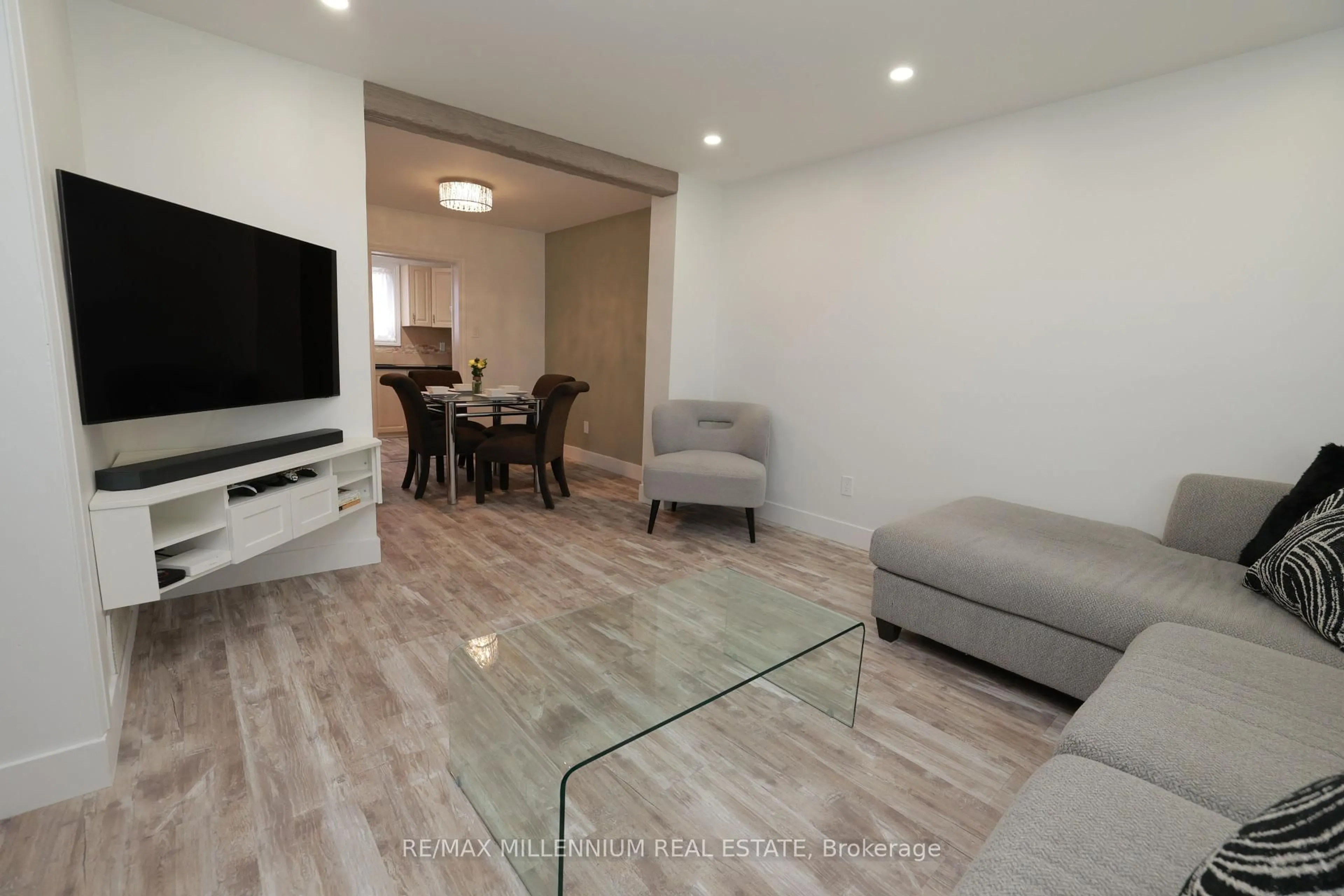 Living room with furniture, unknown for 10 Manderley Pl, Brampton Ontario L6S 2S6