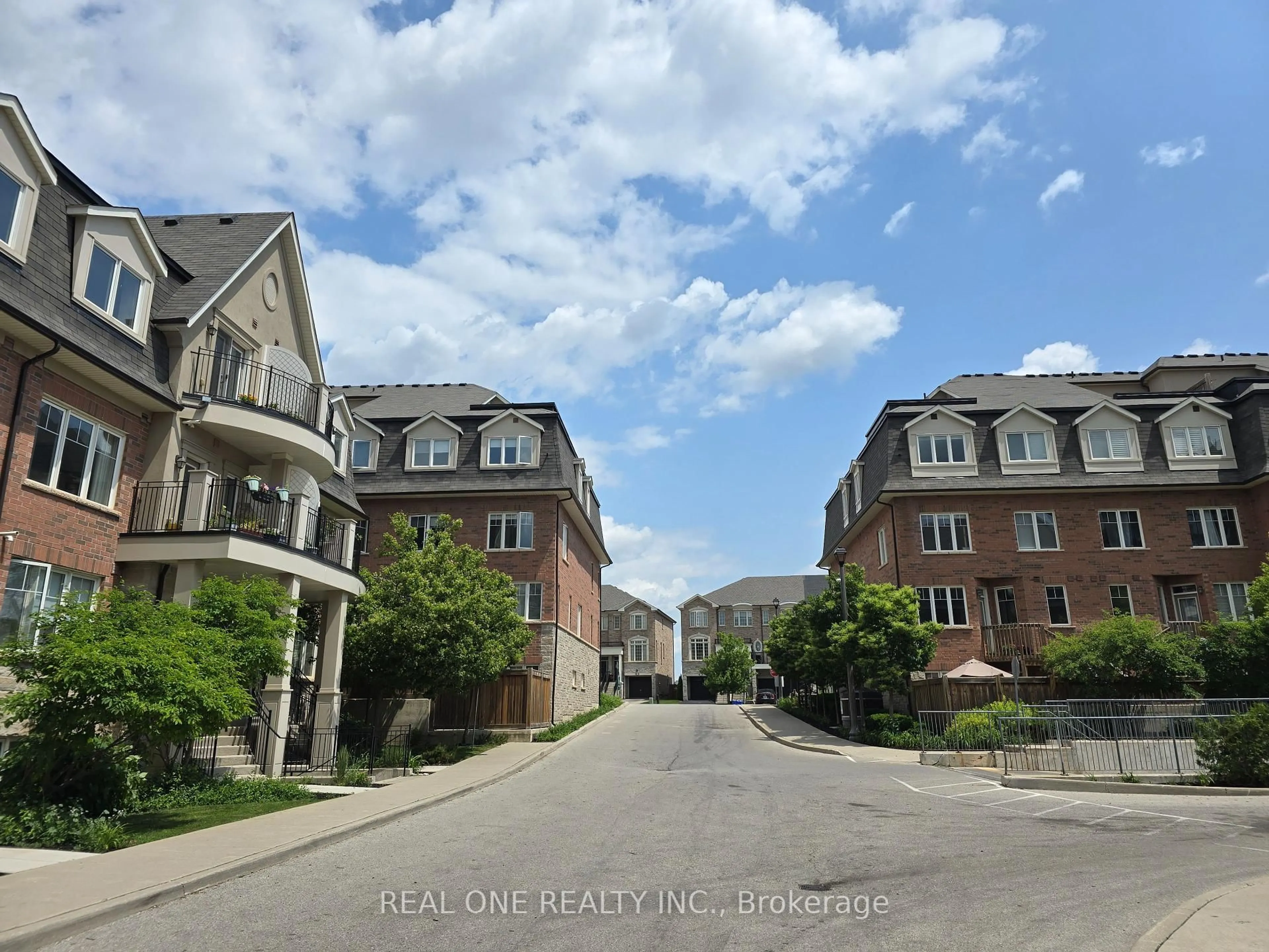 Unknown for 2420 Baronwood Dr #12-02, Oakville Ontario L6M 0X6