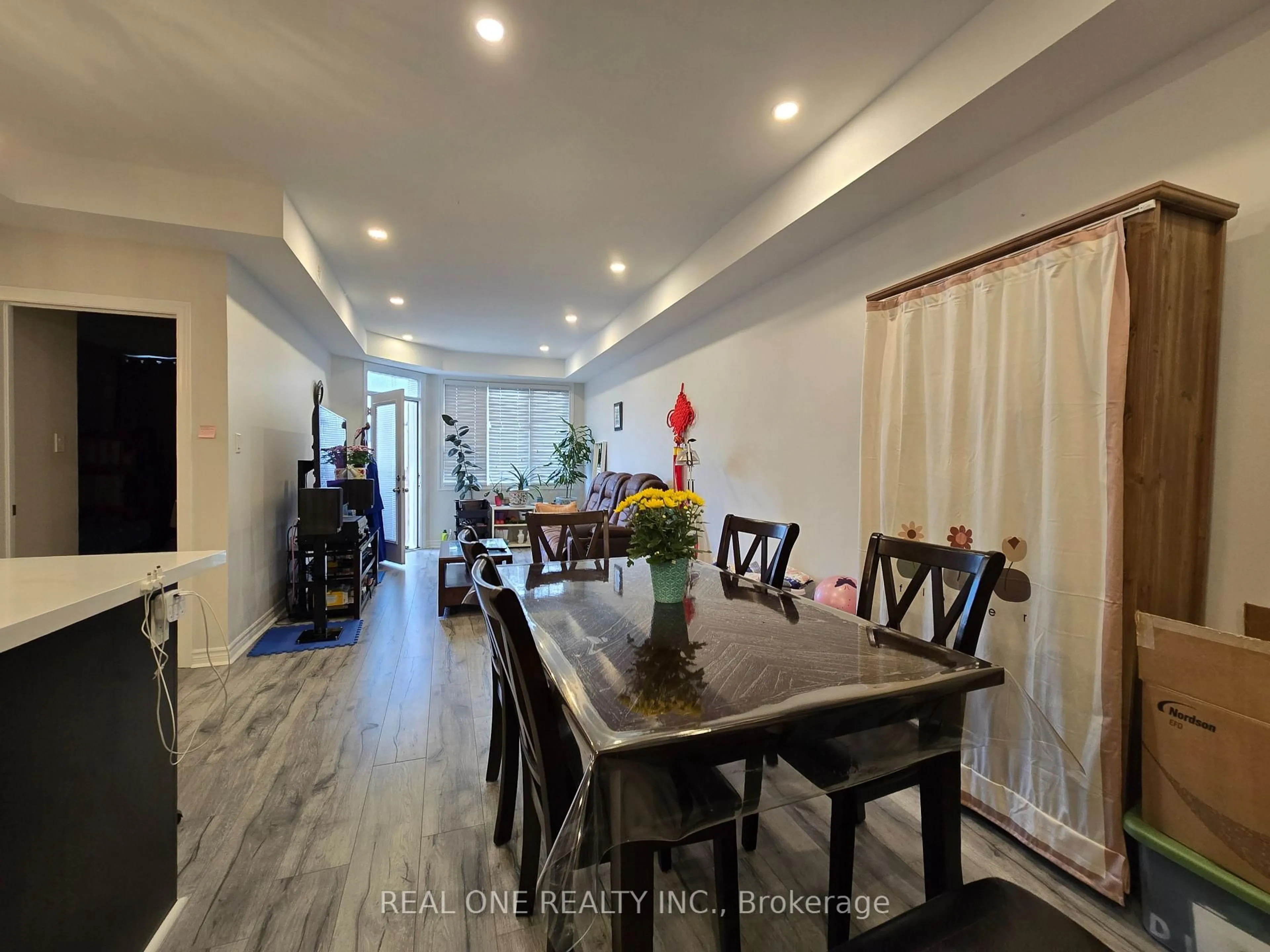 Dining room, wood/laminate floor for 2420 Baronwood Dr #12-02, Oakville Ontario L6M 0X6
