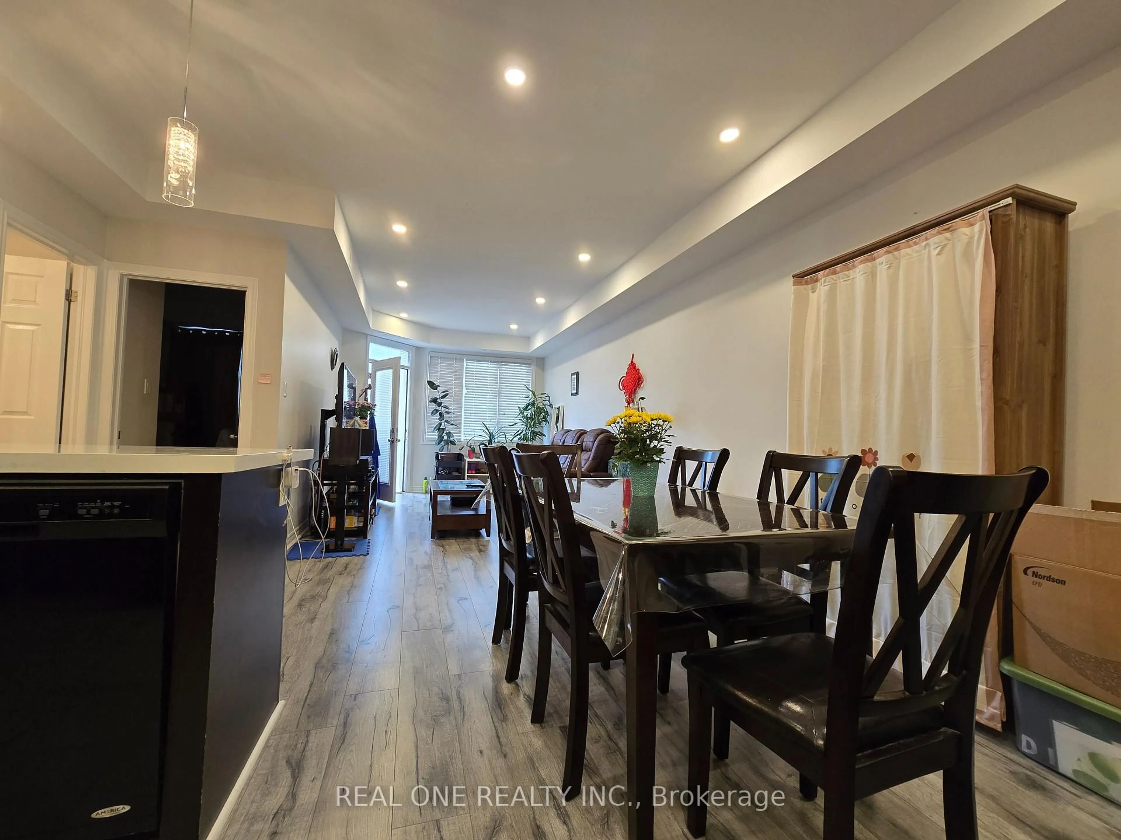 Dining room, wood/laminate floor for 2420 Baronwood Dr #12-02, Oakville Ontario L6M 0X6