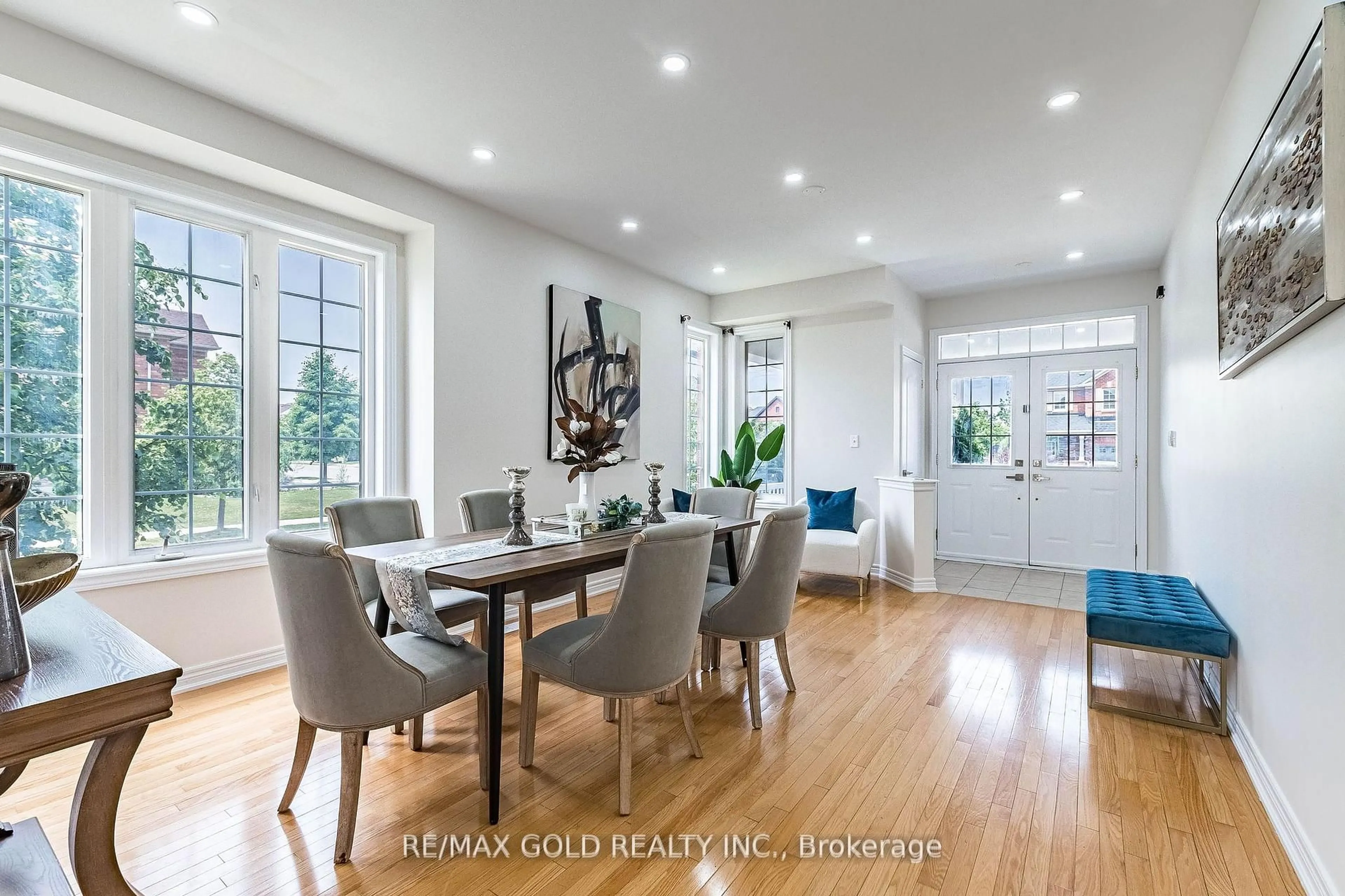 Dining room, wood/laminate floor for 434 Sunny Meadow Blvd, Brampton Ontario L6R 0N8