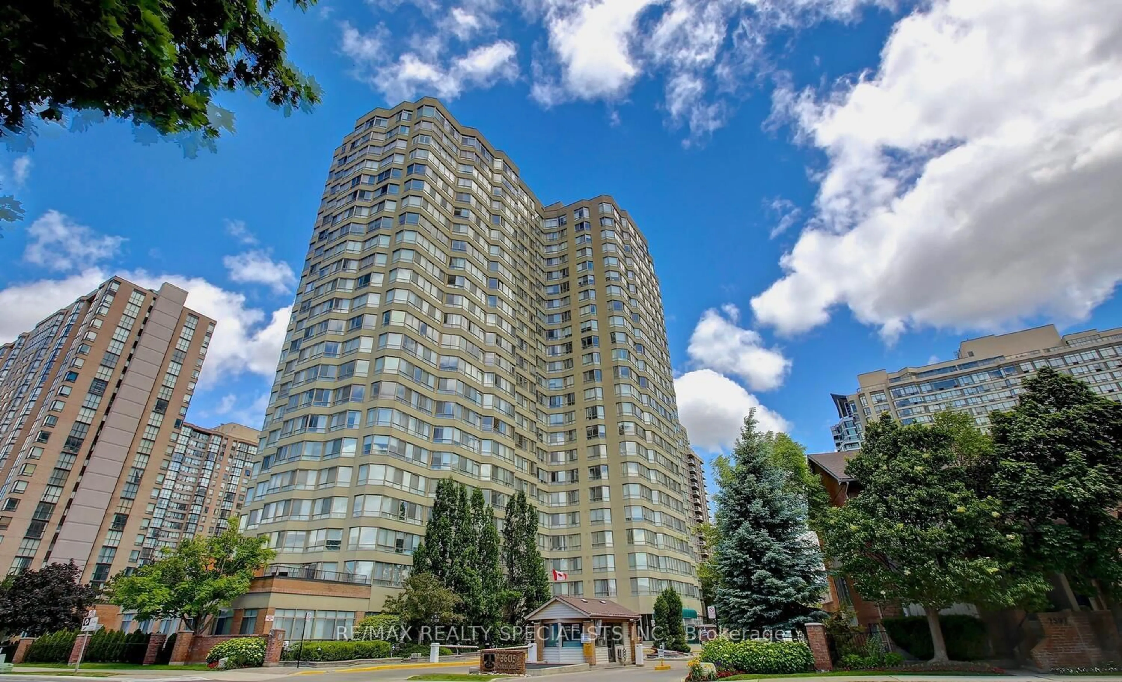 Patio, building for 3605 Kariya Dr #111, Mississauga Ontario L5B 3J4