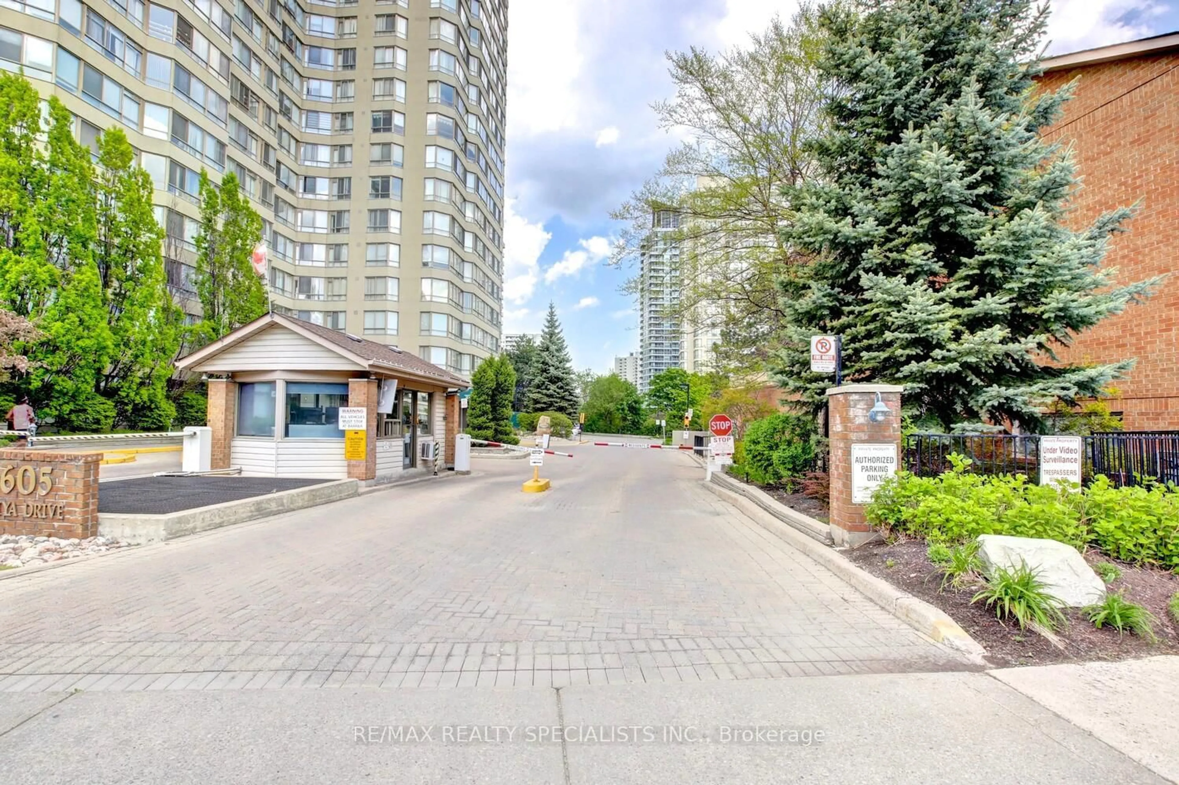 Patio, street for 3605 Kariya Dr #111, Mississauga Ontario L5B 3J4