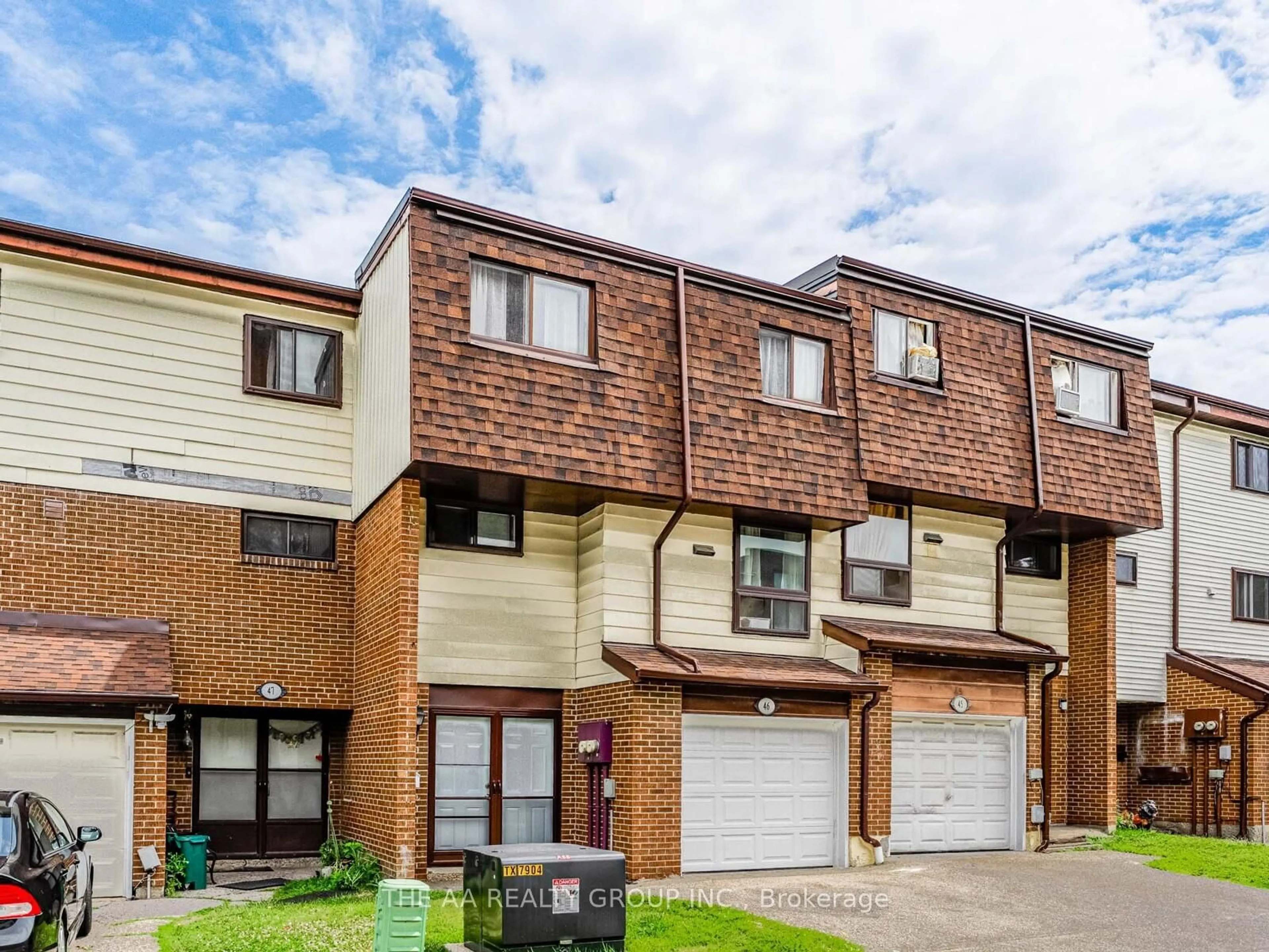 Home with brick exterior material, street for 180 MIississauga Valley Rd #46, Mississauga Ontario L5A 3M2