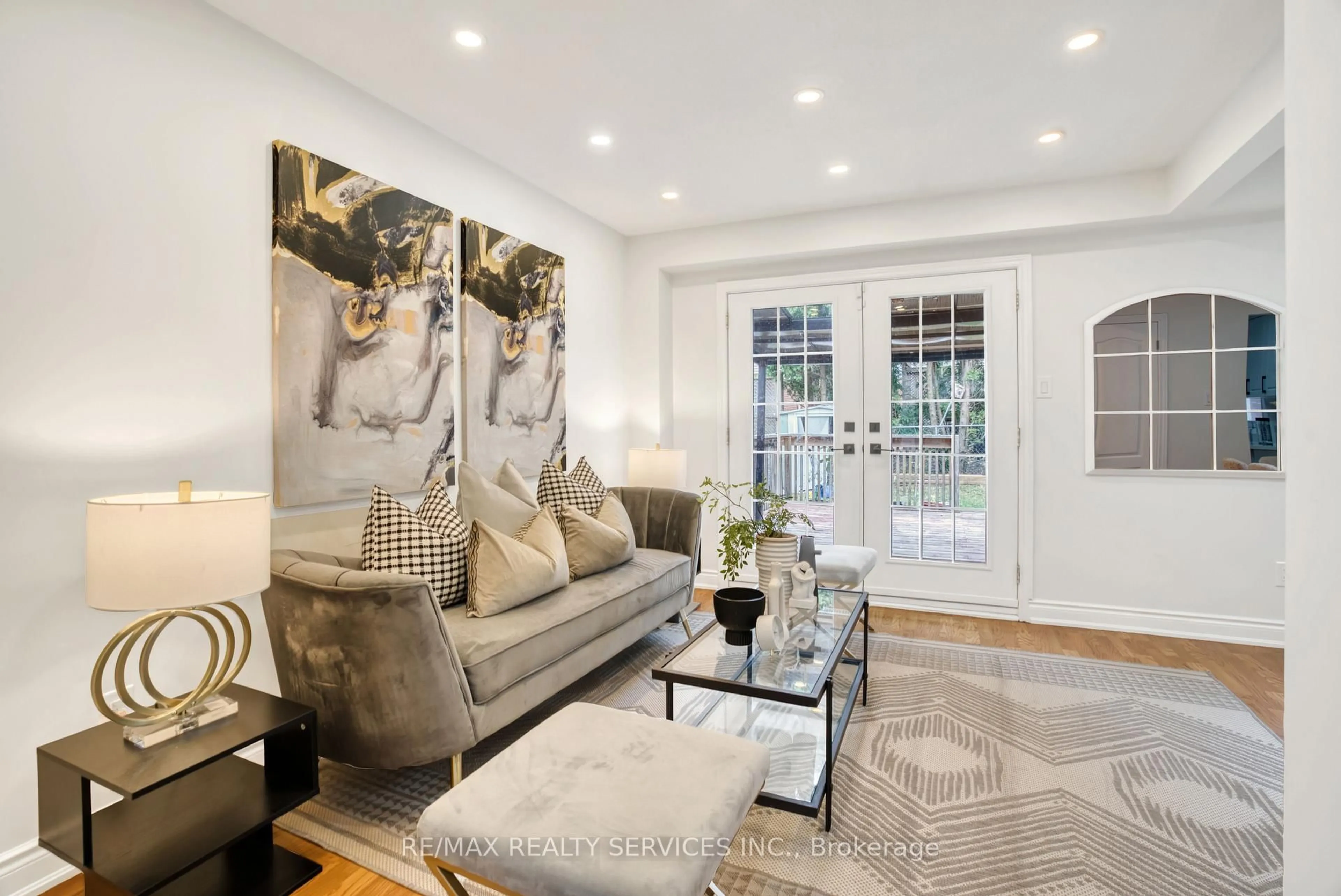 Living room with furniture, unknown for 8 Luminous Crt, Brampton Ontario L6Z 2B3