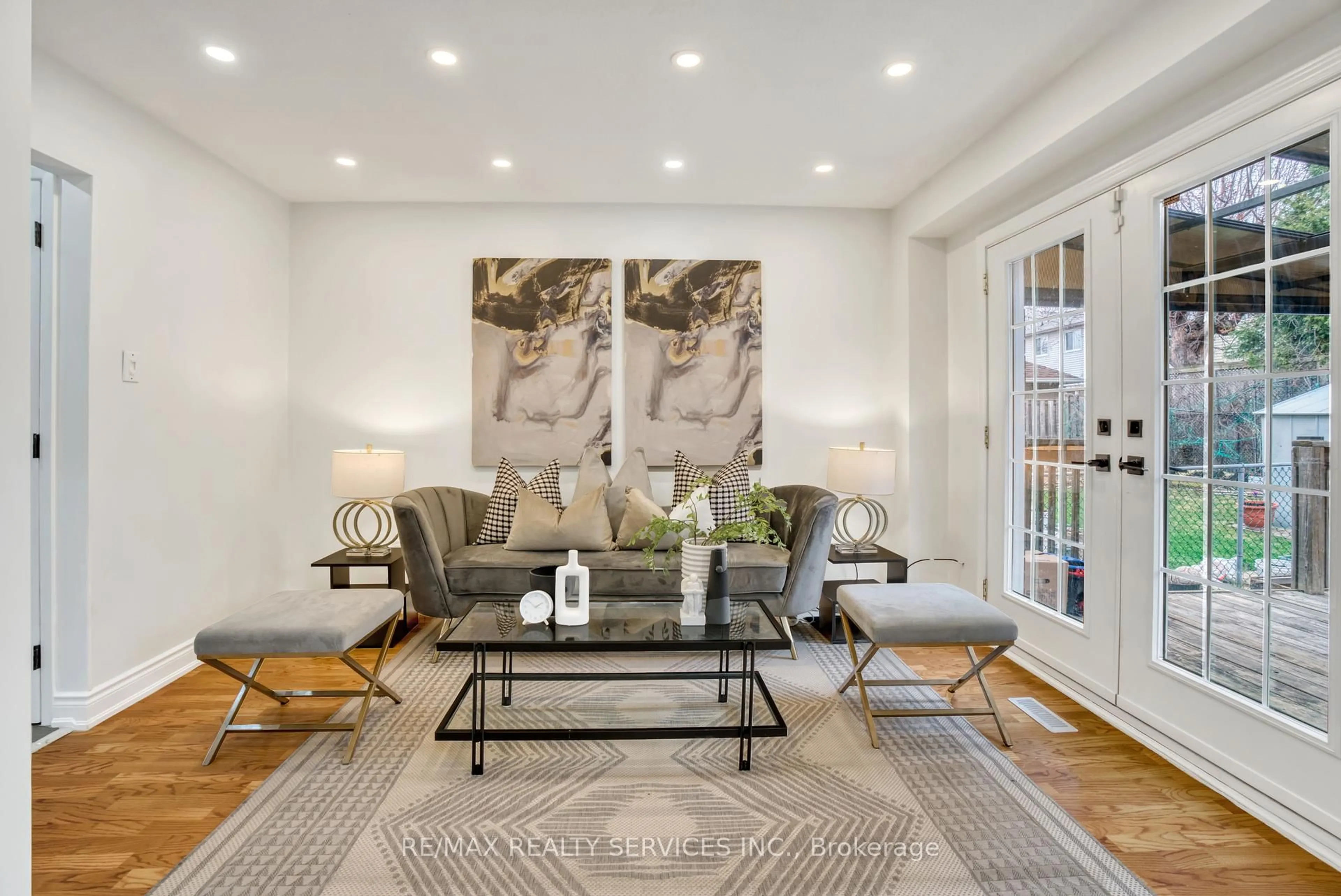 Living room with furniture, unknown for 8 Luminous Crt, Brampton Ontario L6Z 2B3