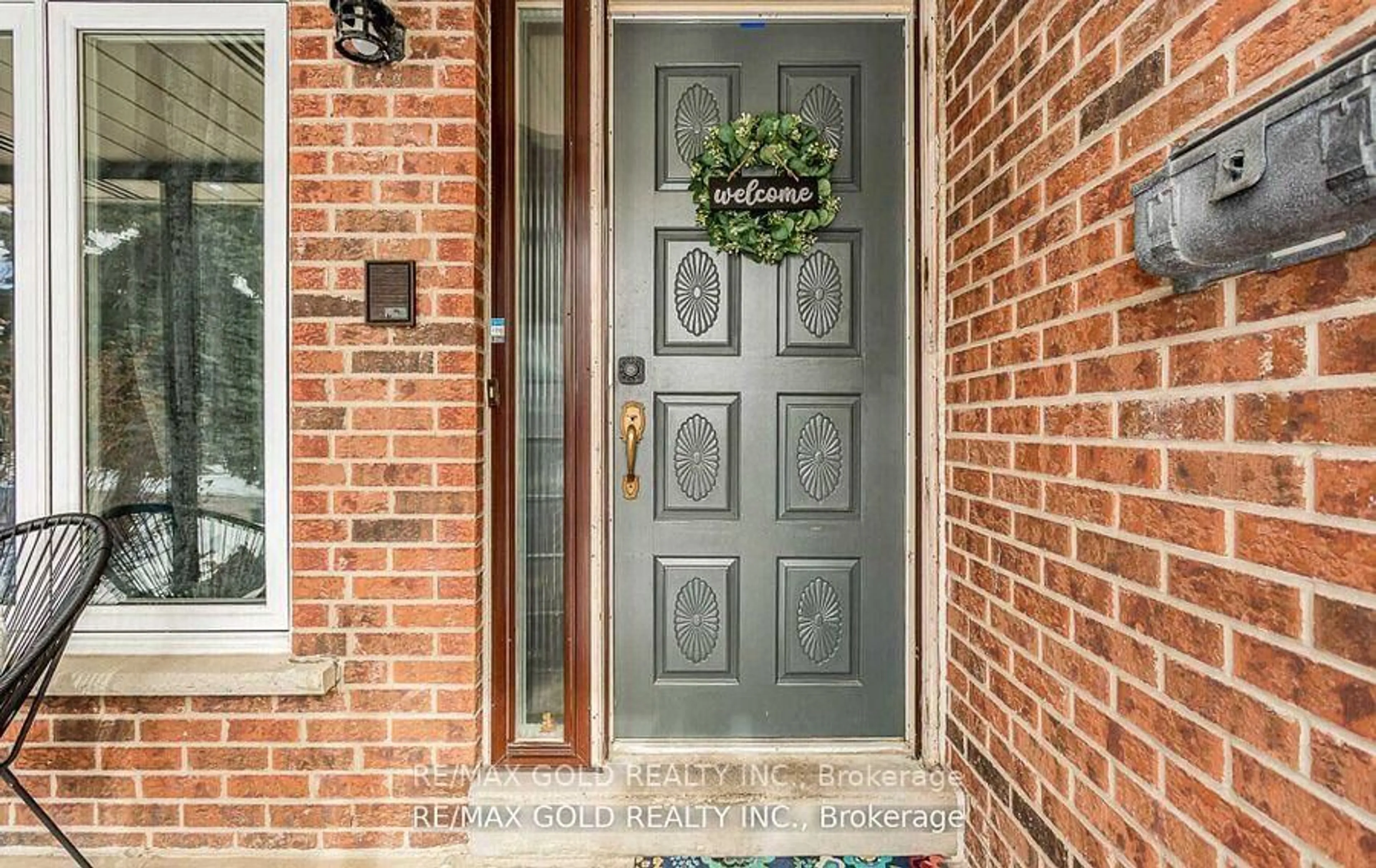Indoor entryway for 3 Panorama Cres, Brampton Ontario L6S 3T7