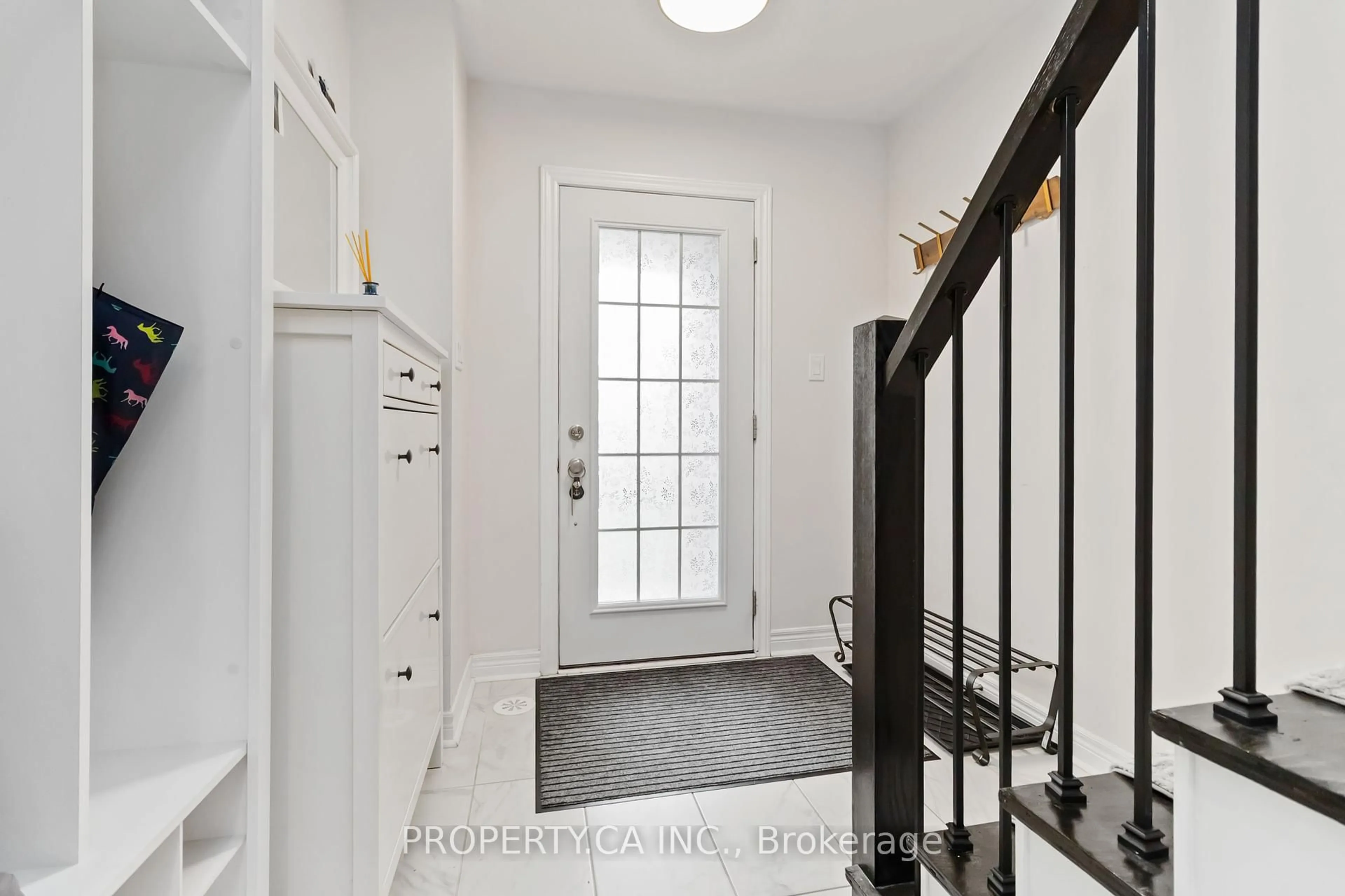 Indoor entryway for 2280 Baronwood Dr #99, Oakville Ontario L6M 0K4